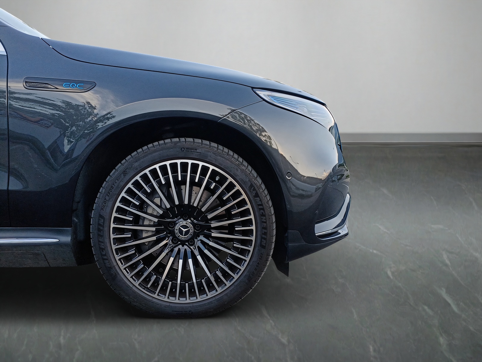 MERCEDES-BENZ EQC 400 AMG Line 4Matic-image-8