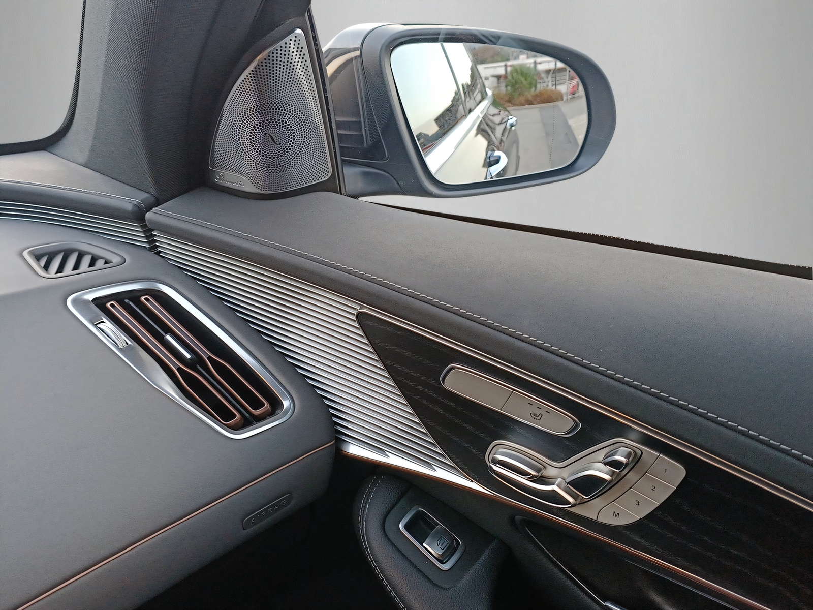 MERCEDES-BENZ EQC 400 AMG Line 4Matic-image-15
