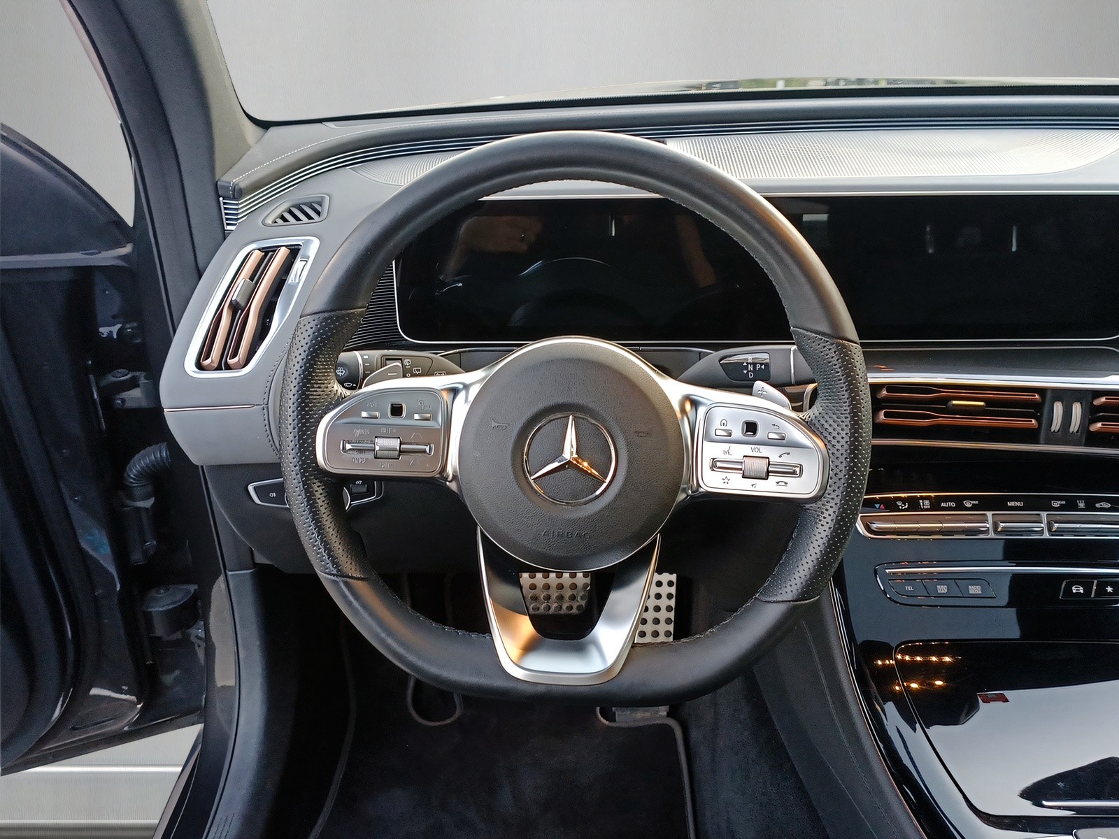 MERCEDES-BENZ EQC 400 AMG Line 4Matic-image-14