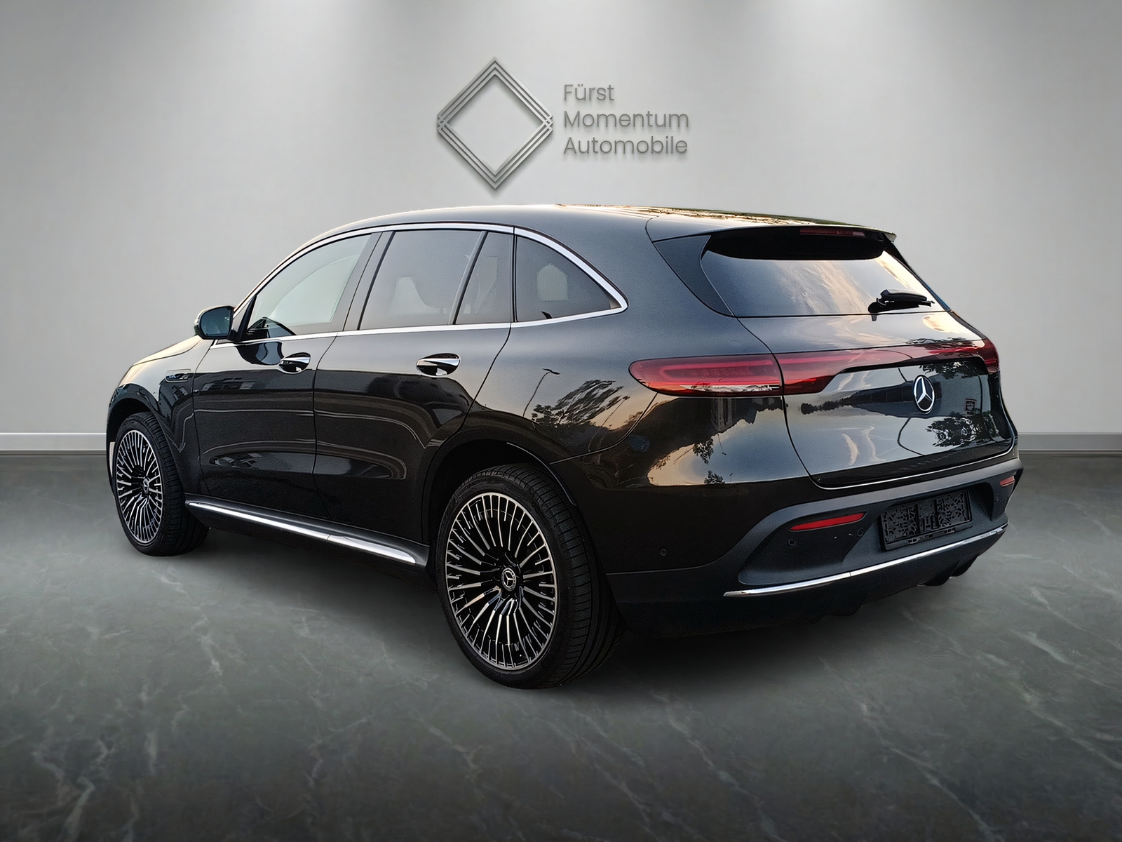 MERCEDES-BENZ EQC 400 AMG Line 4Matic-image-4