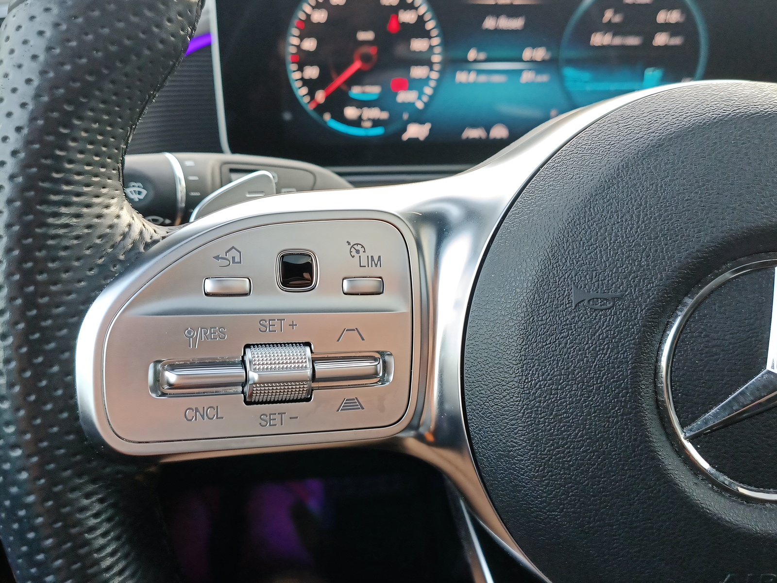 MERCEDES-BENZ EQC 400 AMG Line 4Matic-image-21