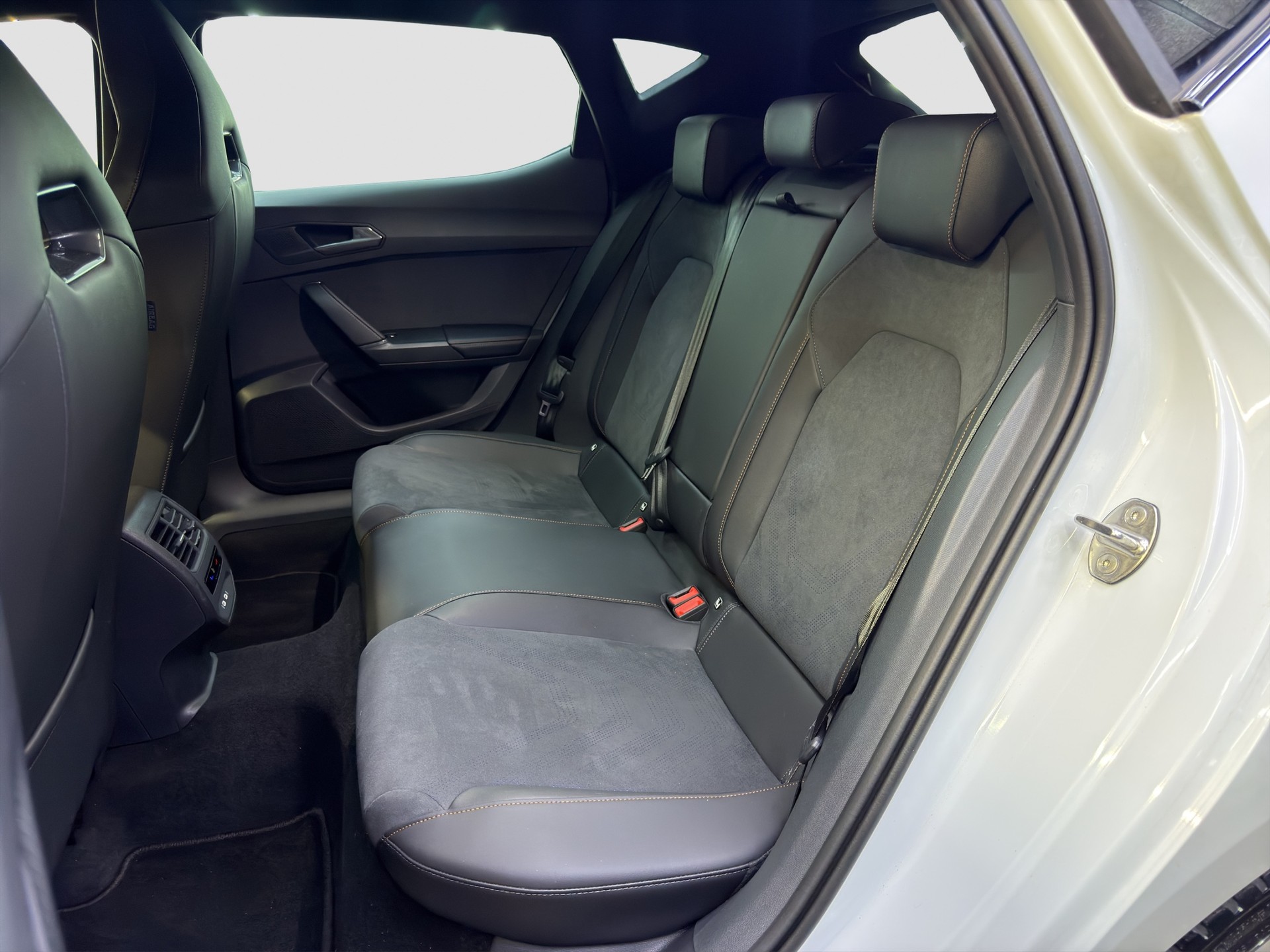 CUPRA LEON 1.5 TSI DSG-image-12