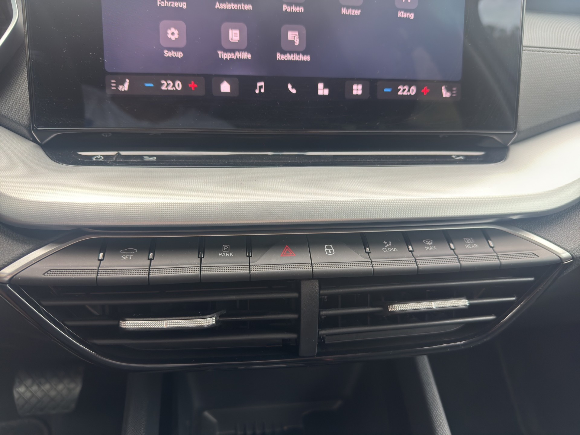 SKODA Octavia Combi 2.0 TDI DSG Selection-image-23