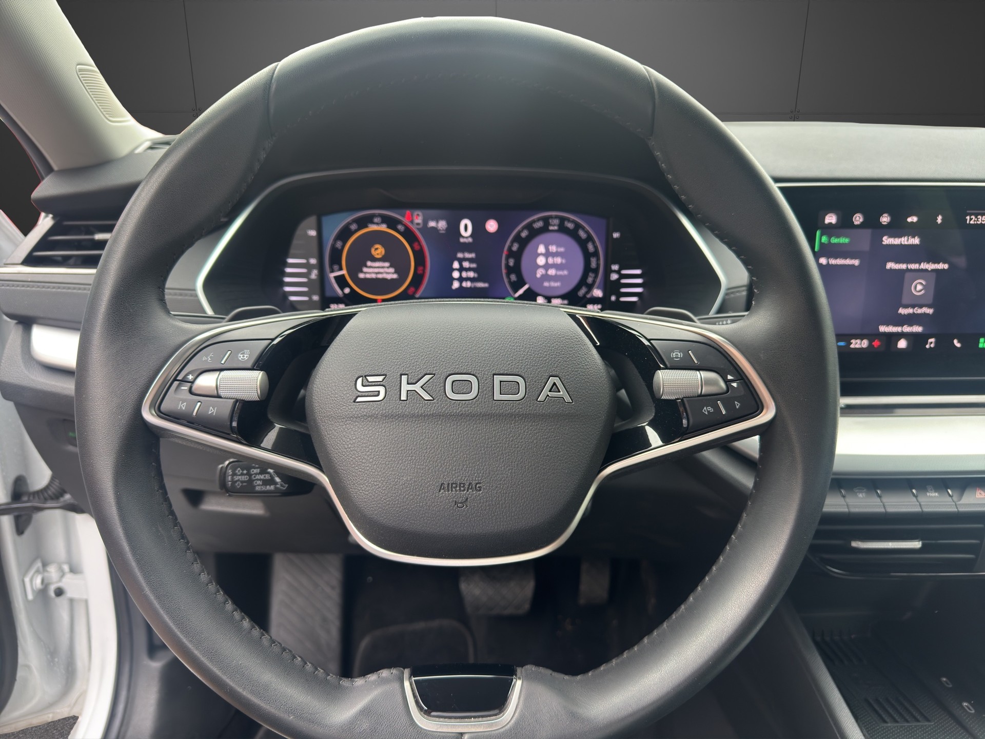 SKODA Octavia Combi 2.0 TDI DSG Selection-image-18
