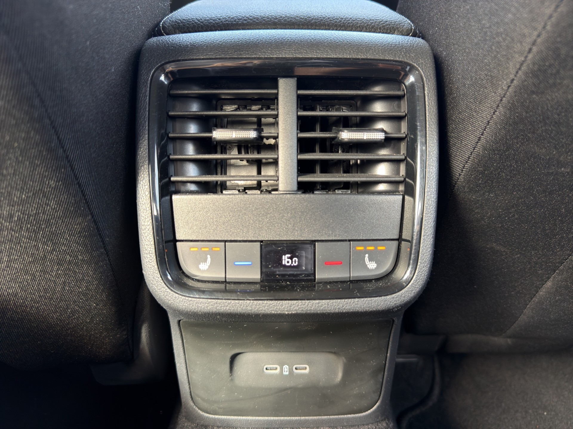 SKODA Octavia Combi 2.0 TDI DSG Selection-image-24