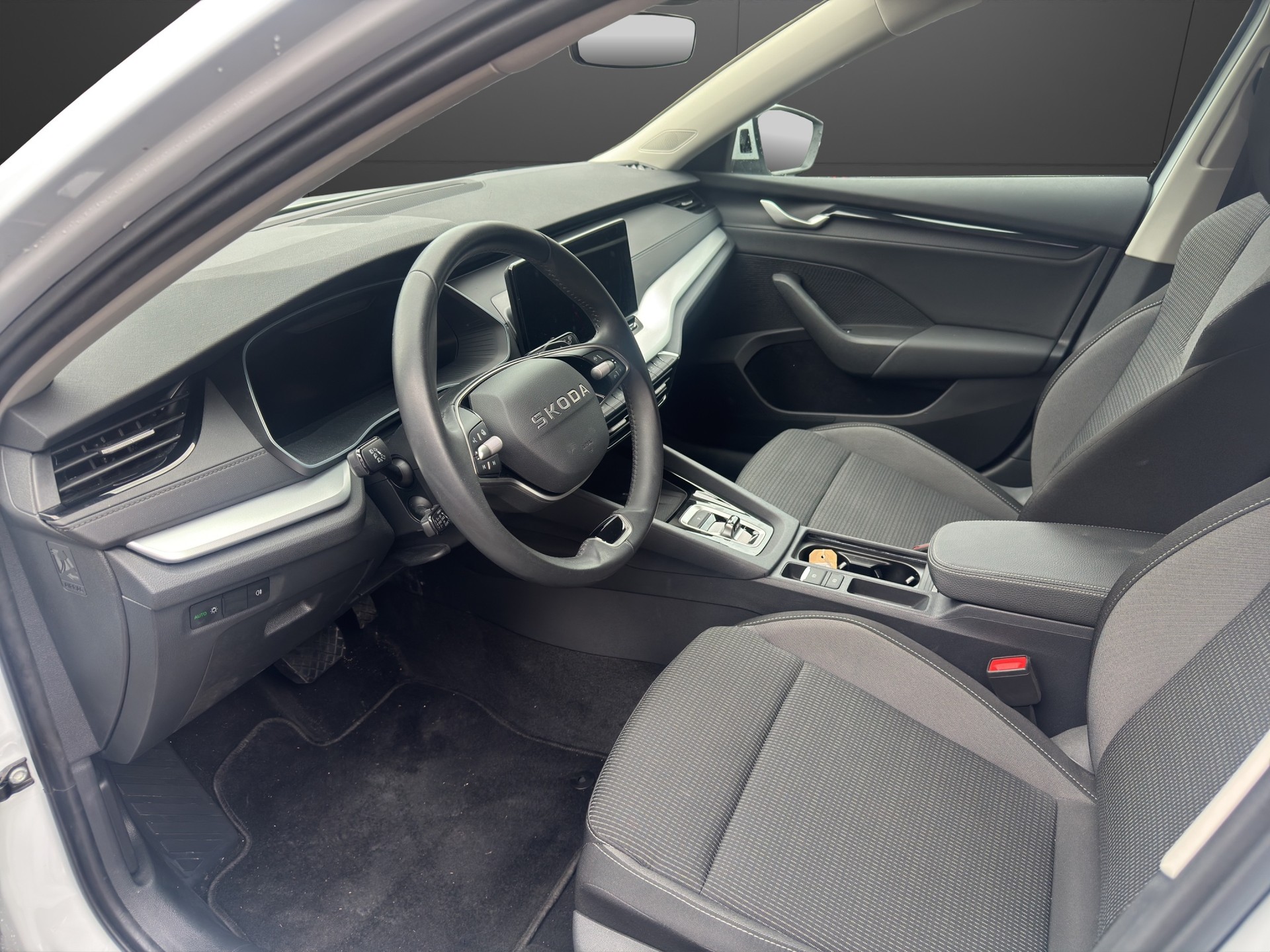 SKODA Octavia Combi 2.0 TDI DSG Selection-image-17
