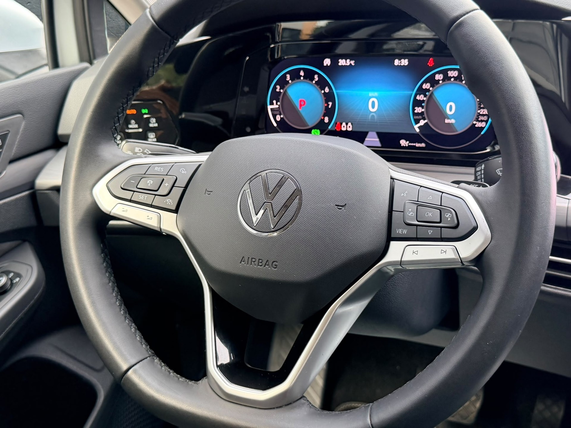 VW Golf 2.0 TSI Style DSG 4 Motion-image-16