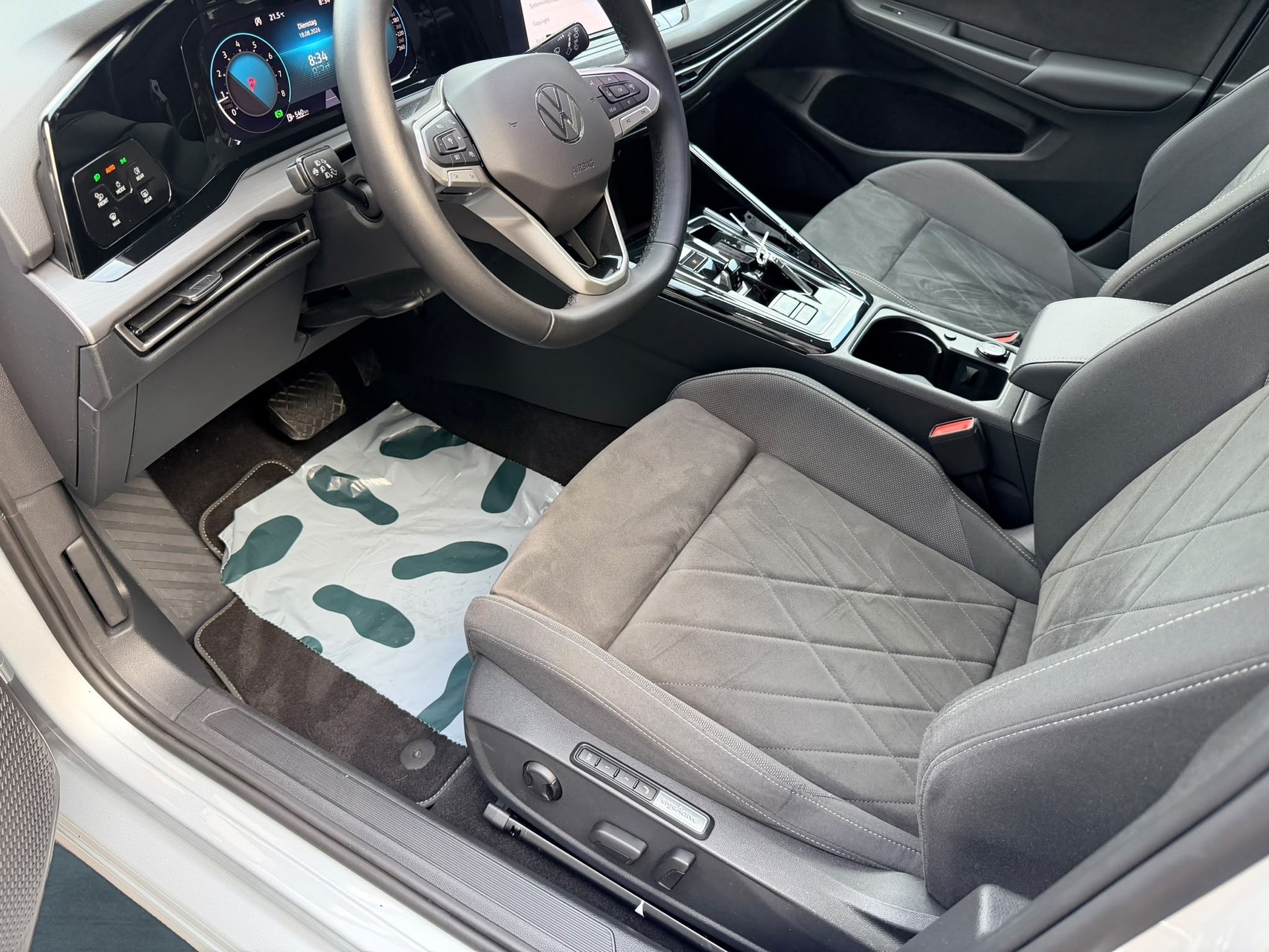 VW Golf 2.0 TSI Style DSG 4 Motion-image-9