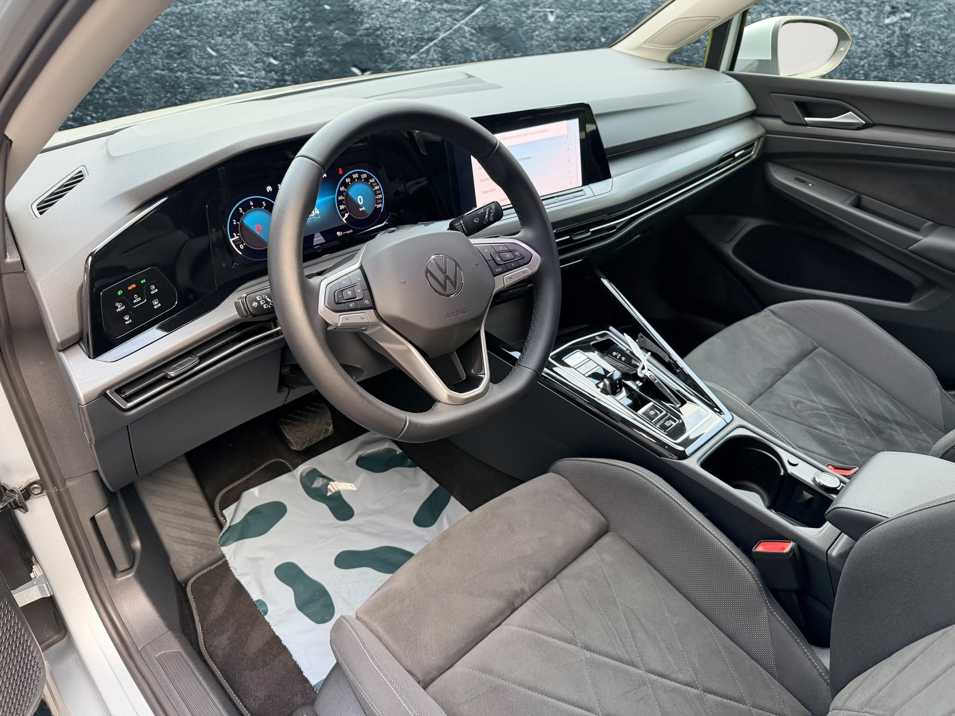 VW Golf 2.0 TSI Style DSG 4 Motion-image-10