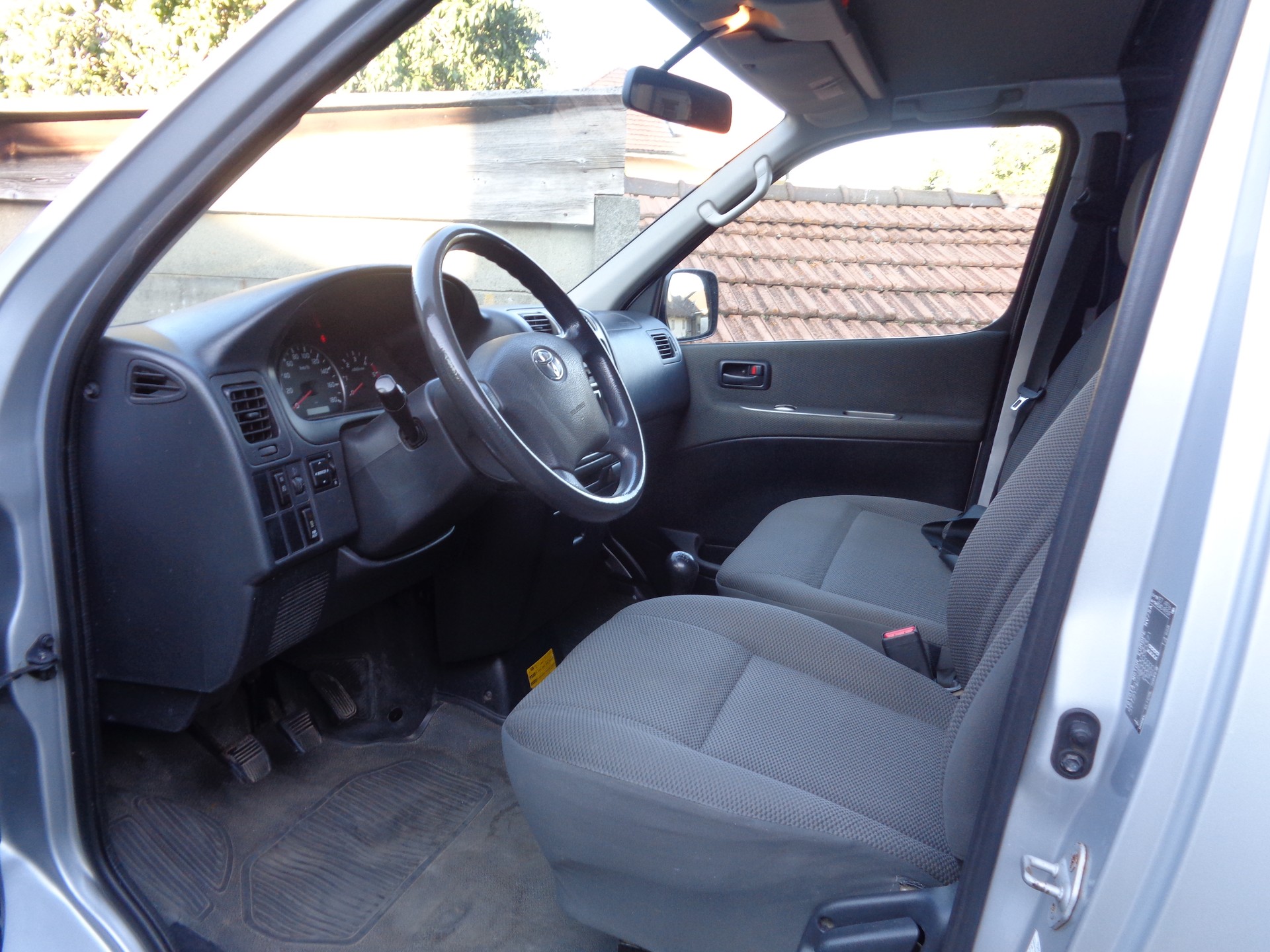 TOYOTA Hiace D-4D Van 4WD LWB-image-9