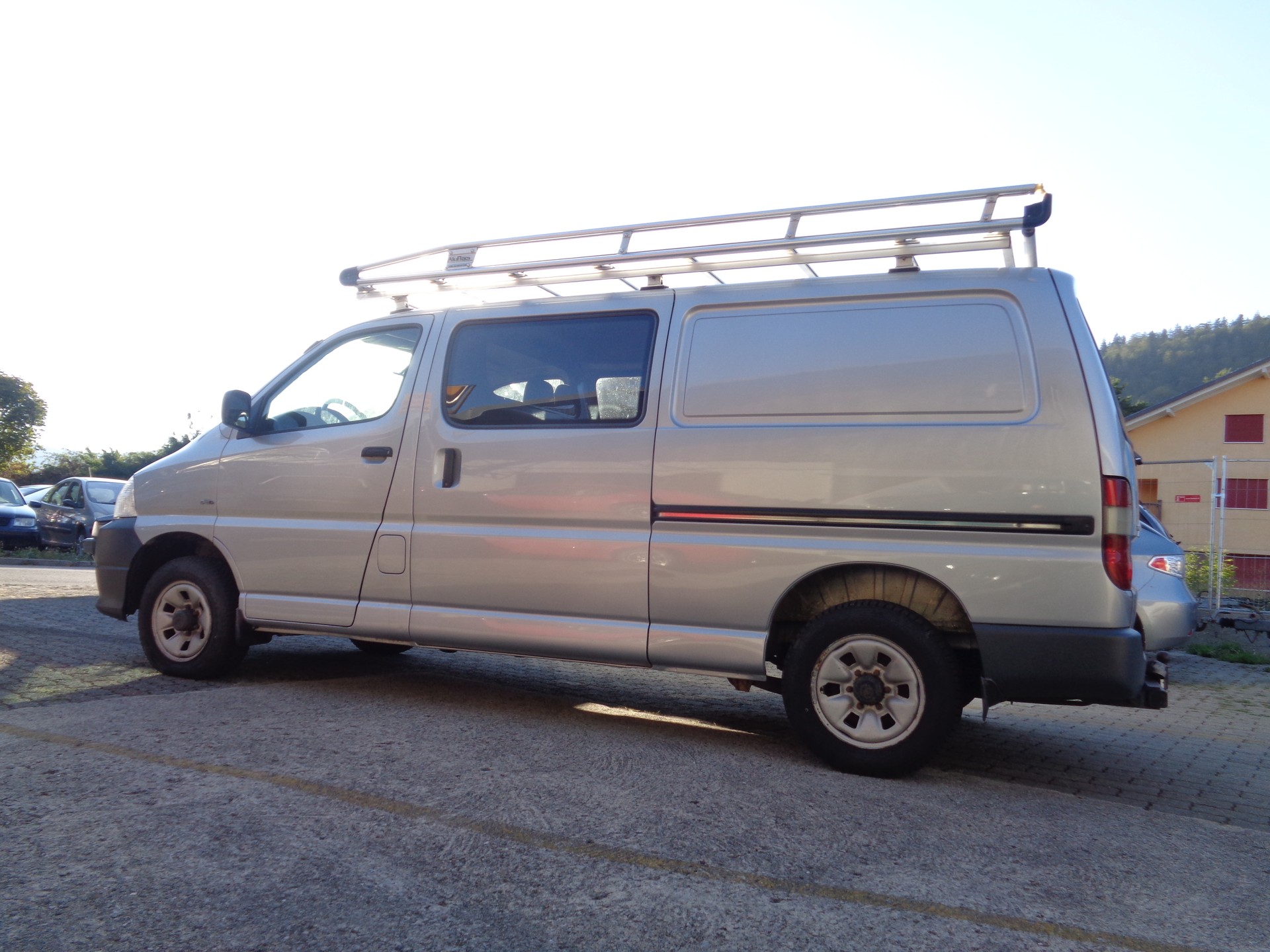 TOYOTA Hiace D-4D Van 4WD LWB-image-5