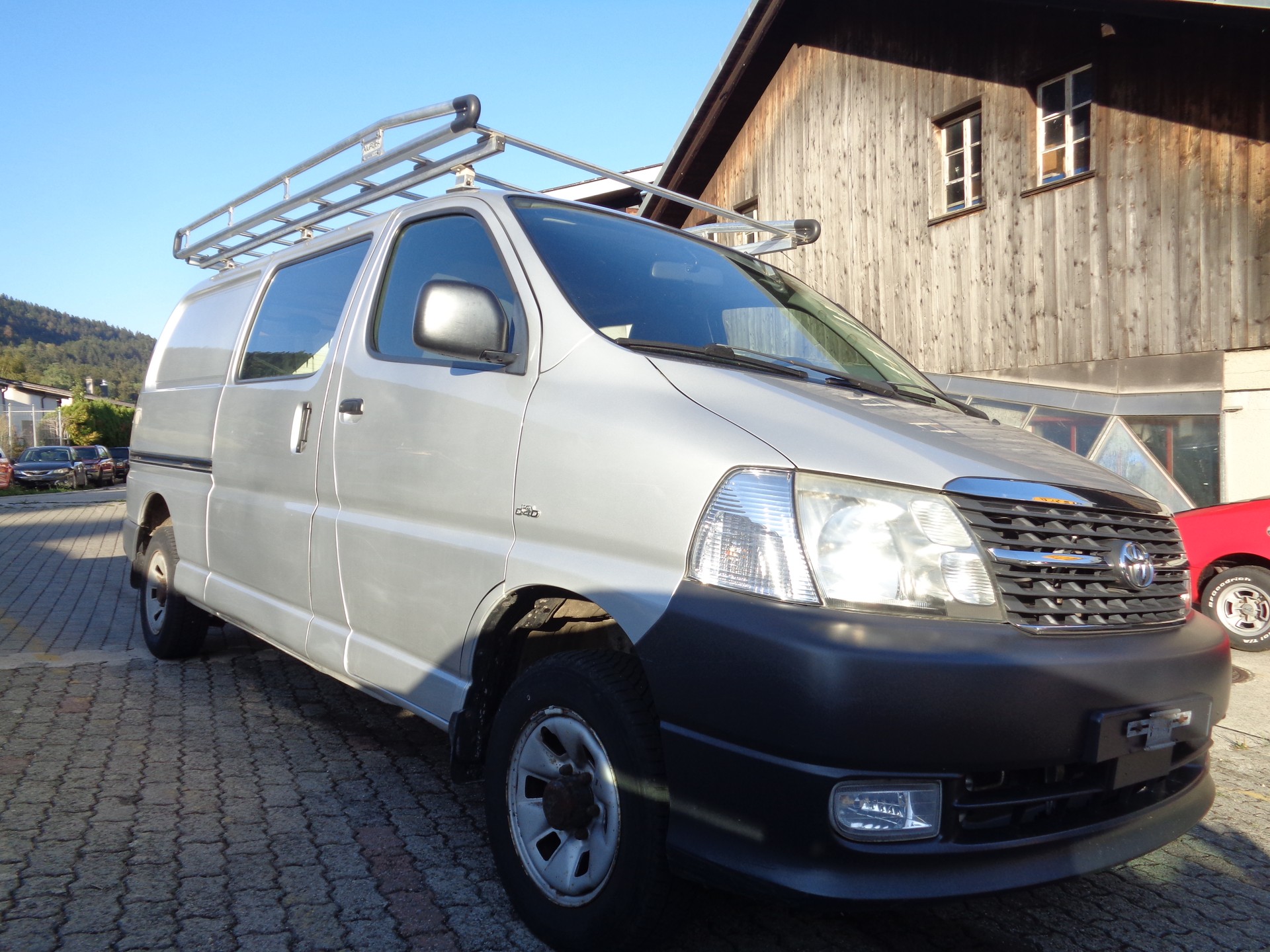 TOYOTA Hiace D-4D Van 4WD LWB-image-2