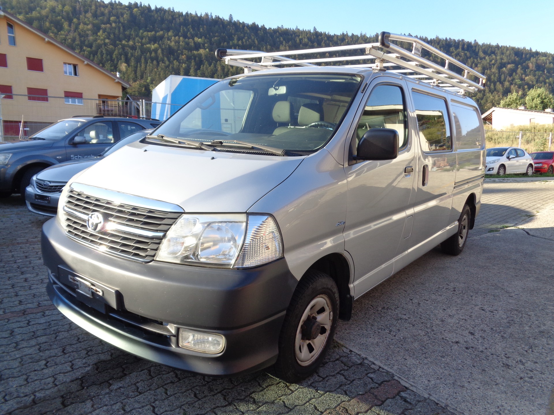 TOYOTA Hiace D-4D Van 4WD LWB-image-1