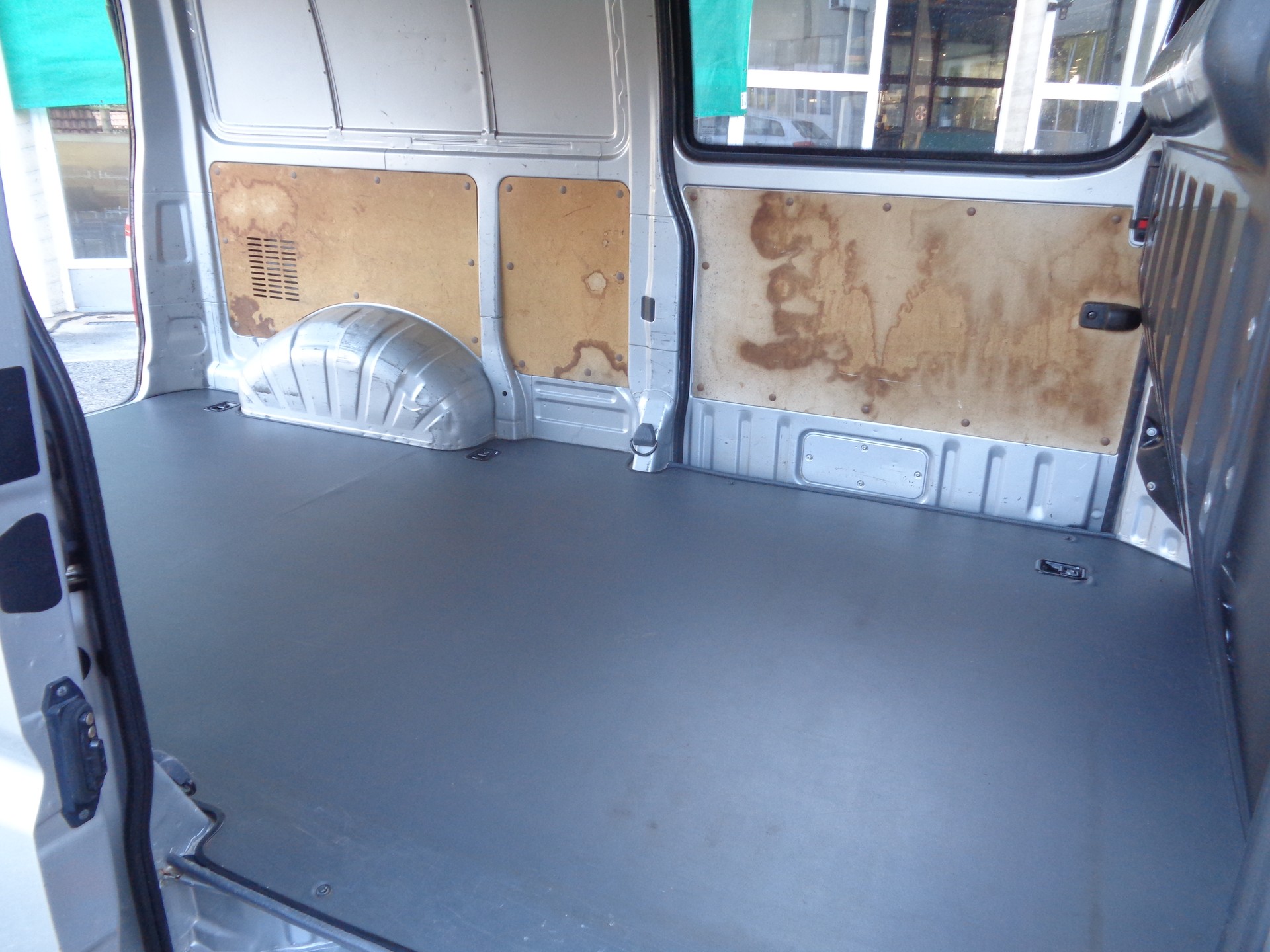 TOYOTA Hiace D-4D Van 4WD LWB-image-13