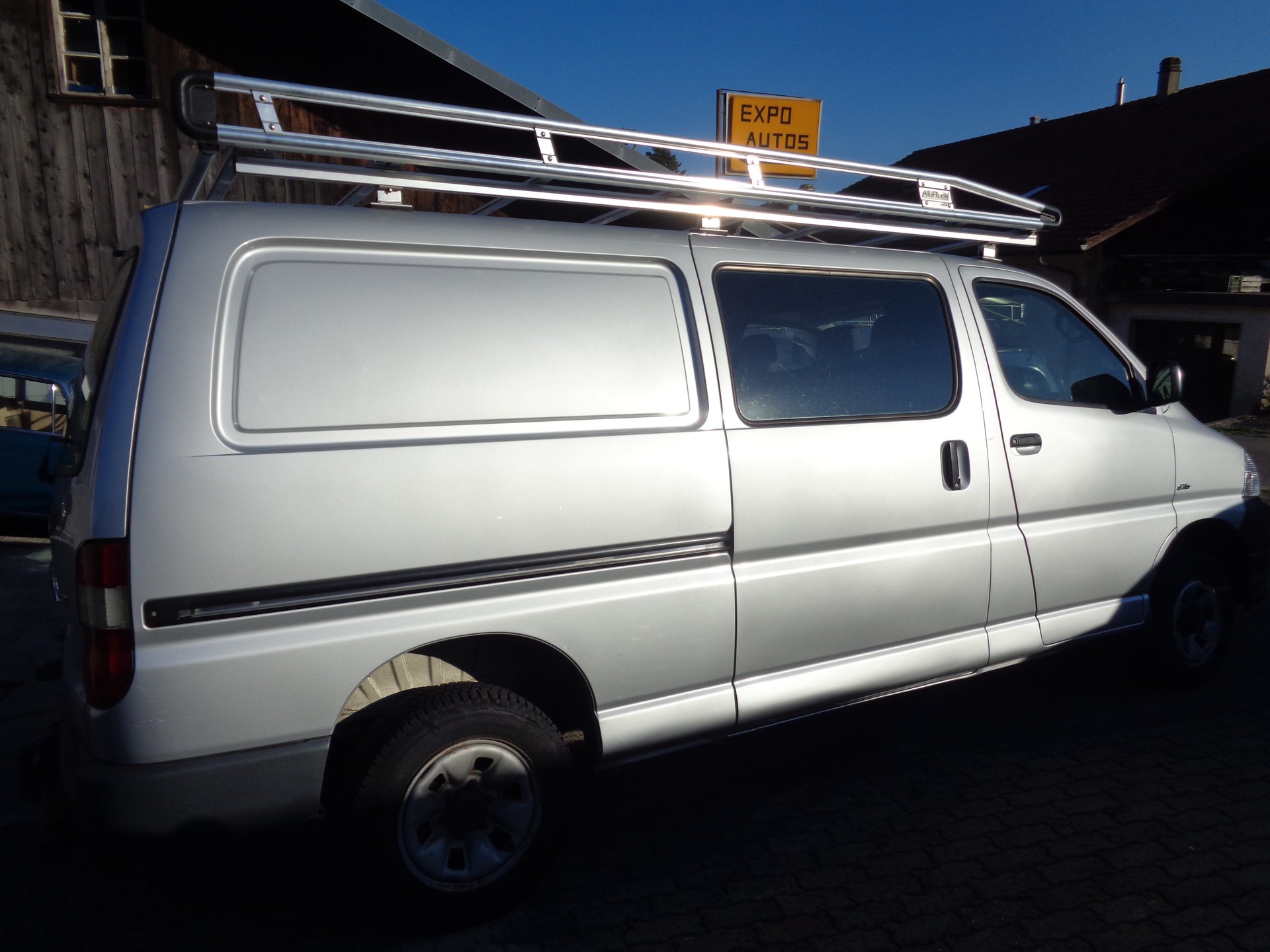 TOYOTA Hiace D-4D Van 4WD LWB-image-7