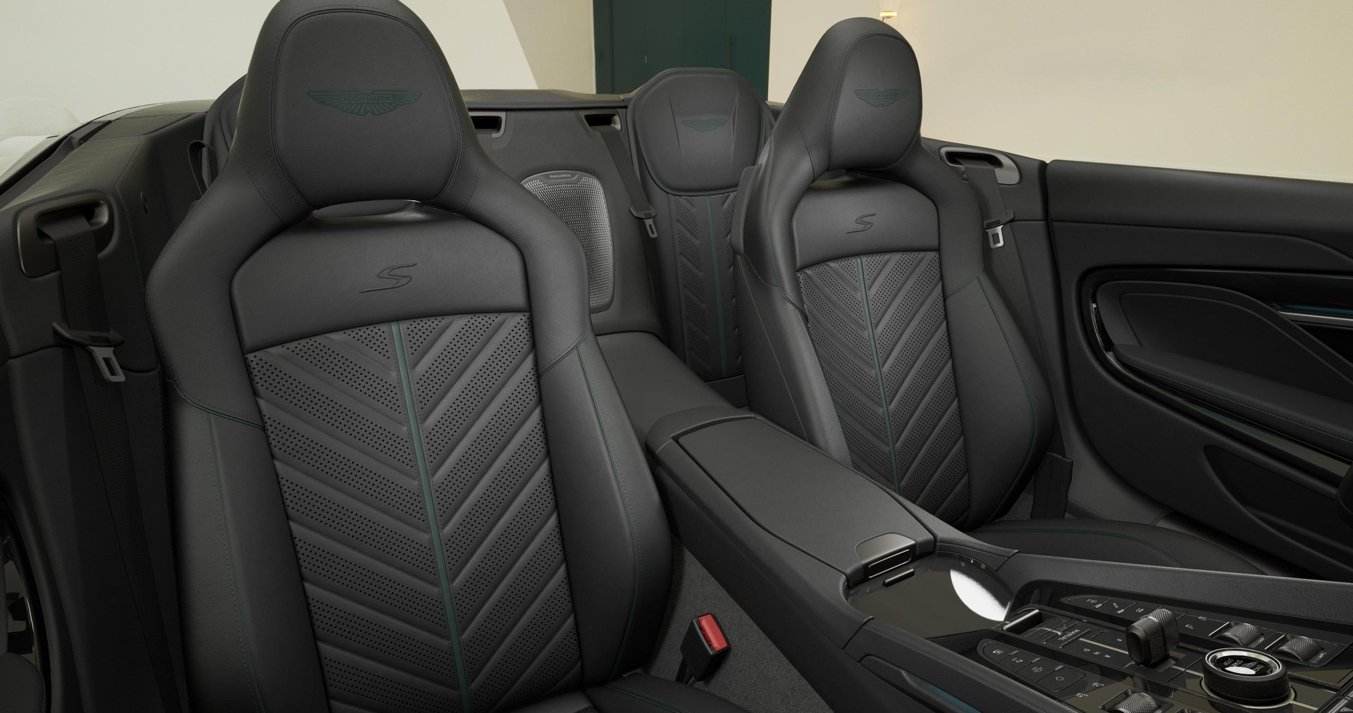 ASTON MARTIN DB12 Volante 4.0 S V8 Bi-Turbo-image-17