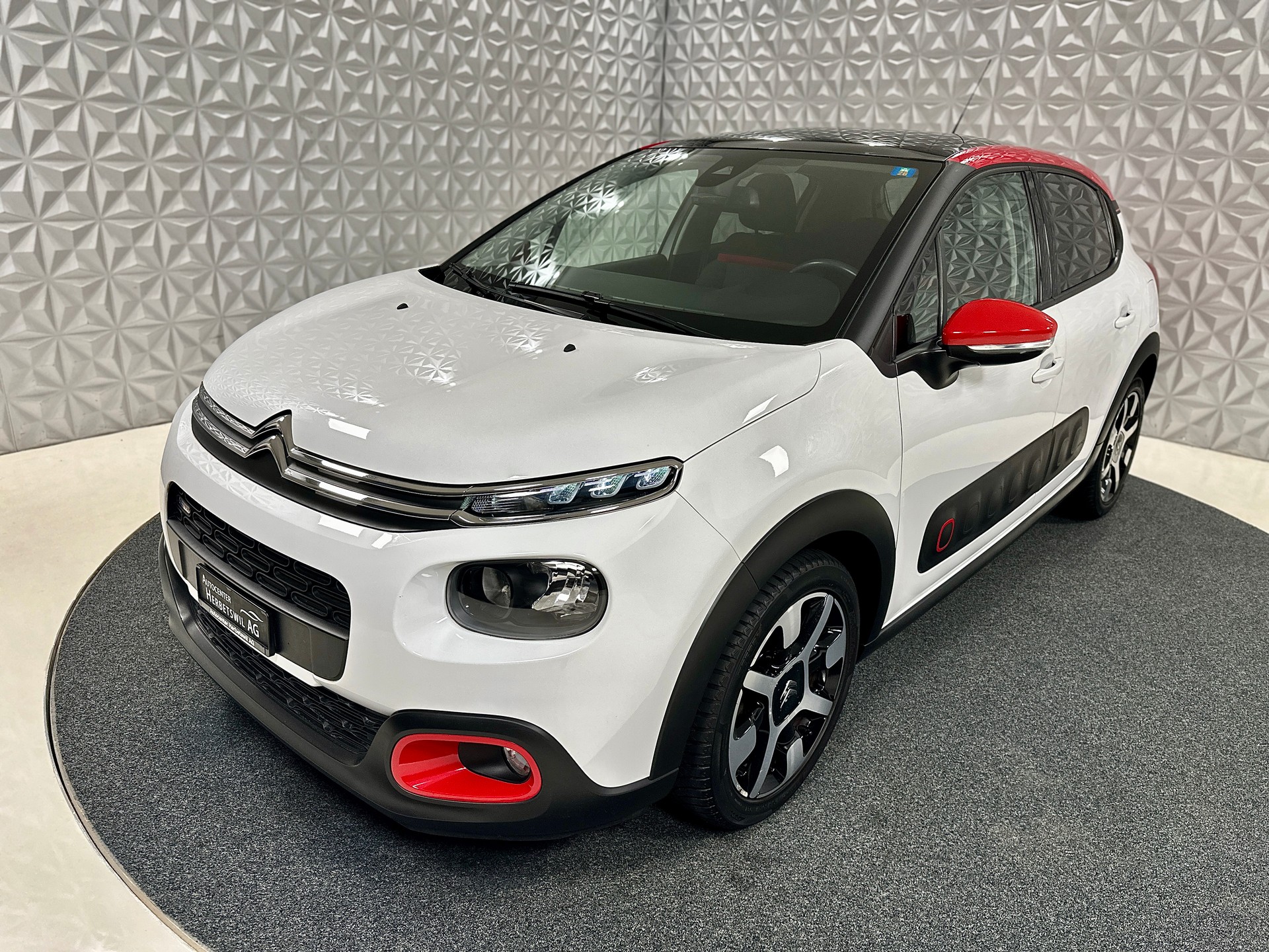 CITROEN C3 1.2i PureTech Shine-image-8