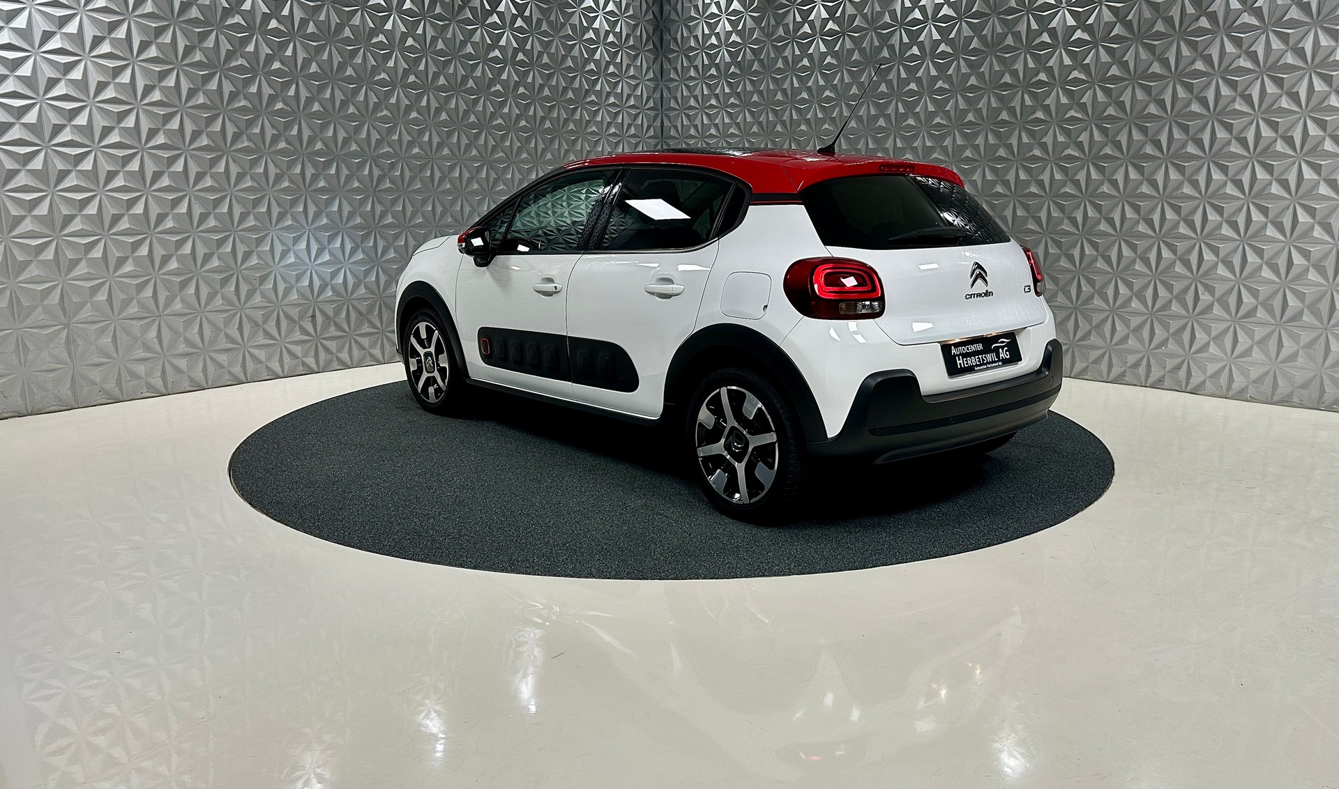 CITROEN C3 1.2i PureTech Shine-image-6