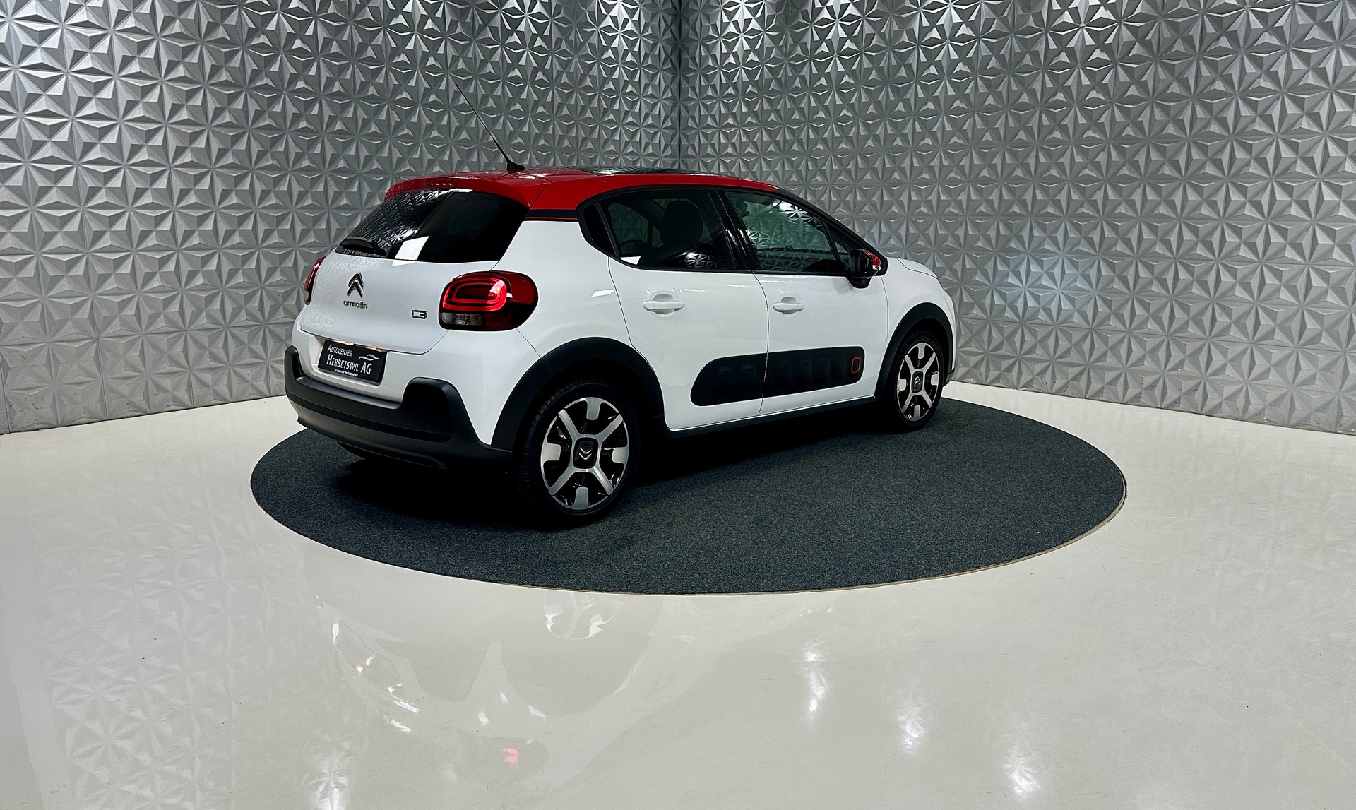 CITROEN C3 1.2i PureTech Shine-image-4