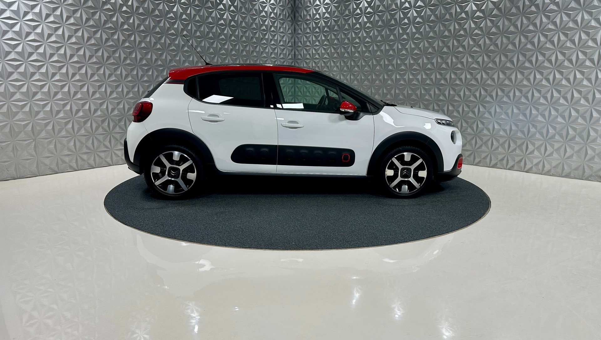 CITROEN C3 1.2i PureTech Shine-showroom-element-3