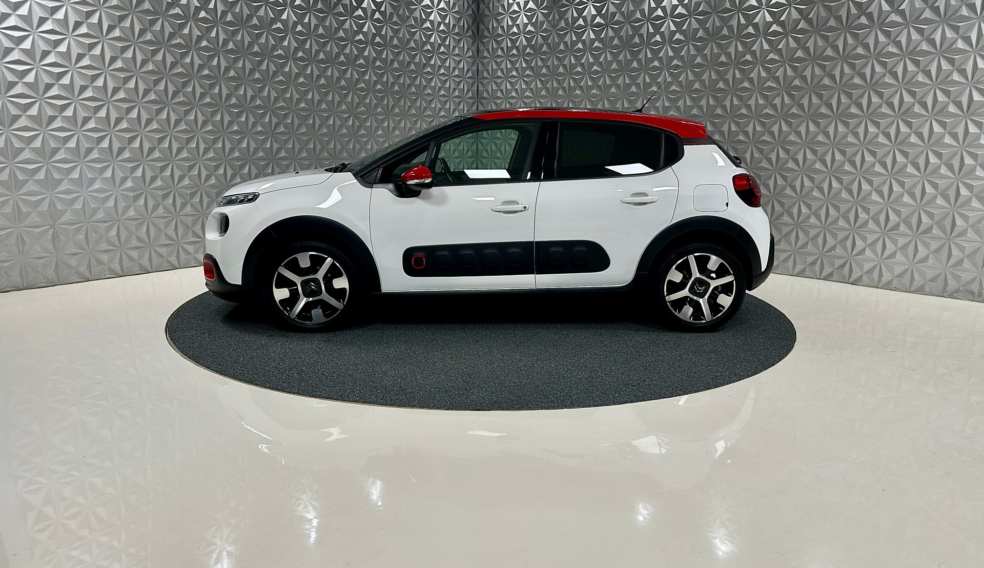 CITROEN C3 1.2i PureTech Shine-image-7