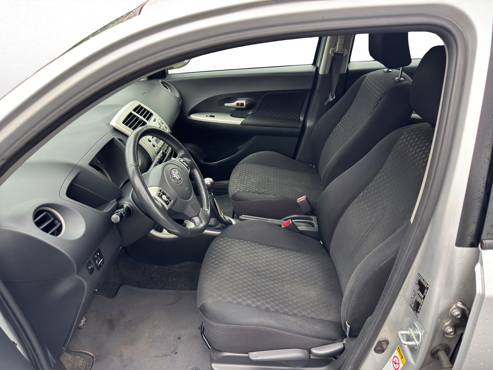 TOYOTA UrbanCruiser 1.4 D-4D Linea Luna 4WD-image-7