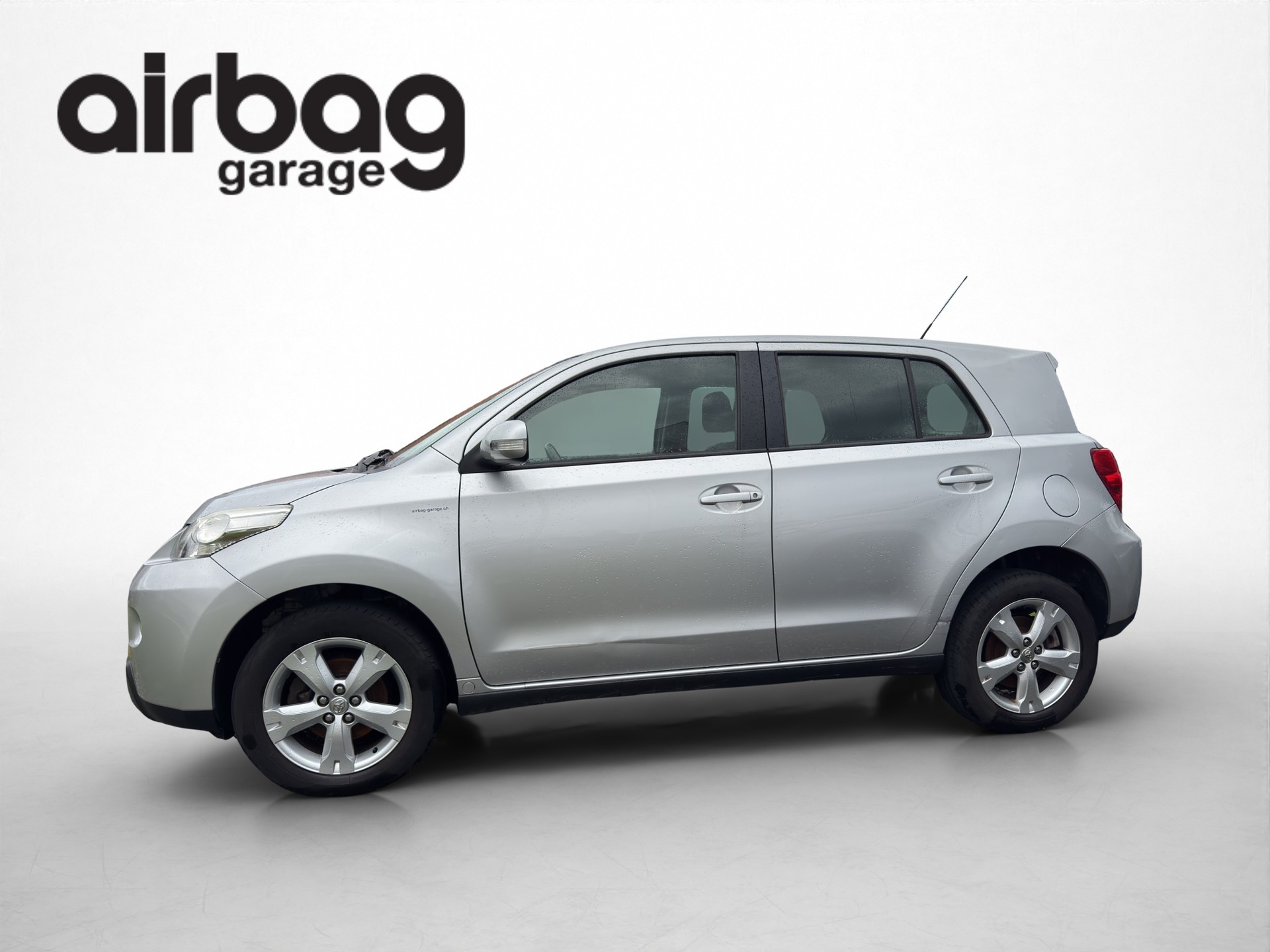 TOYOTA UrbanCruiser 1.4 D-4D Linea Luna 4WD-image-2