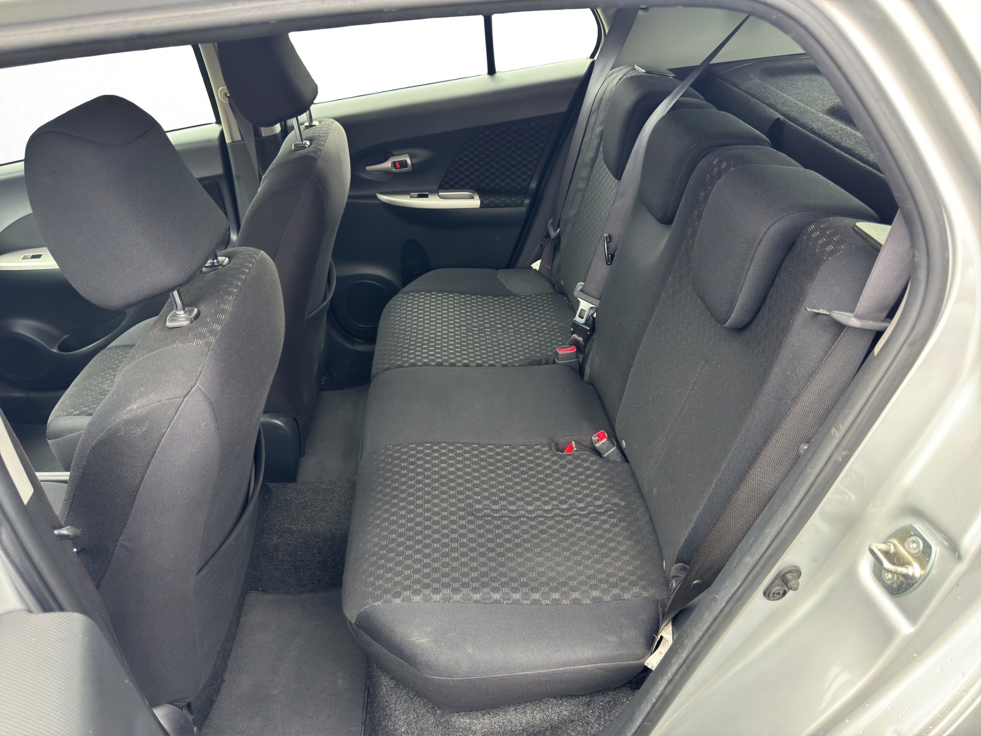 TOYOTA UrbanCruiser 1.4 D-4D Linea Luna 4WD-image-8