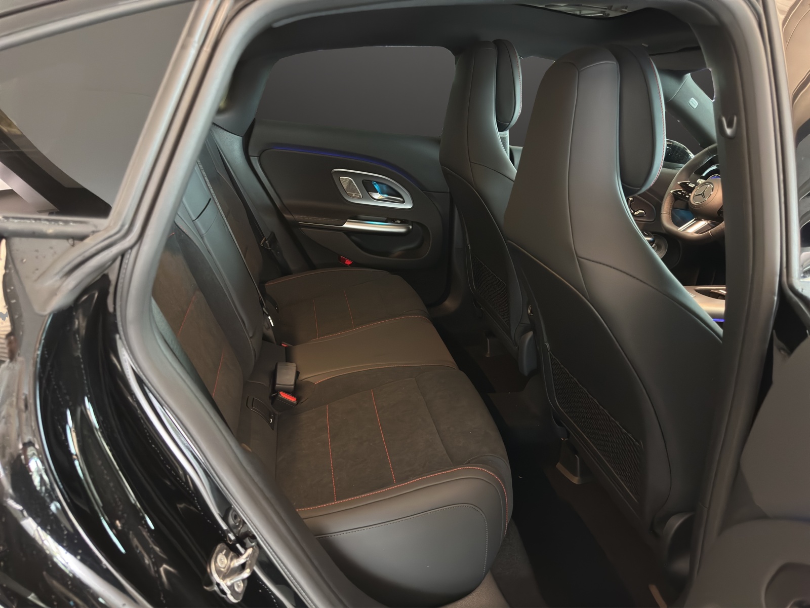 MERCEDES-BENZ CLA 200 8G-DCT 4Matic-image-11