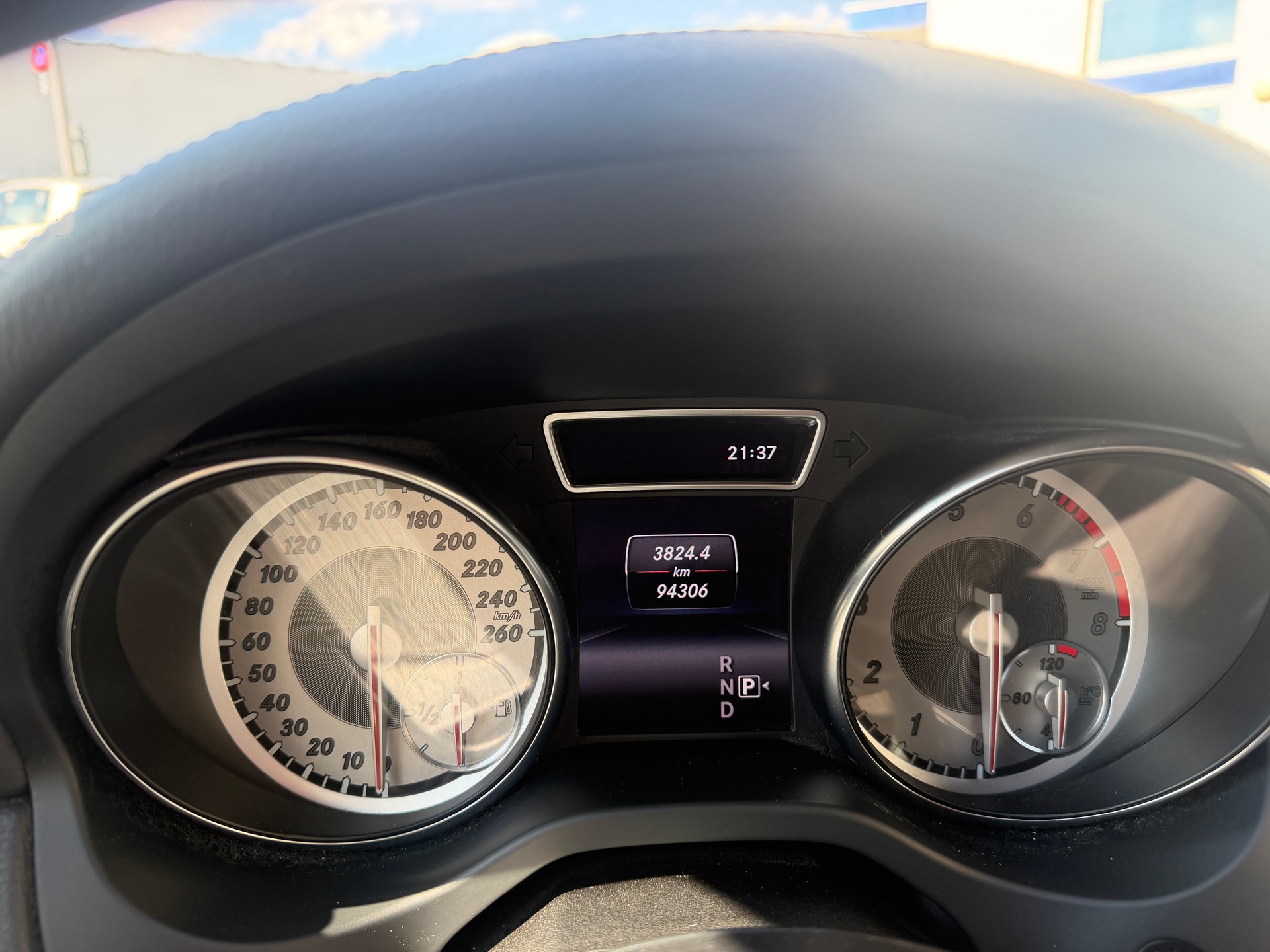 MERCEDES-BENZ GLA 250 4Matic 7G-DCT-image-10