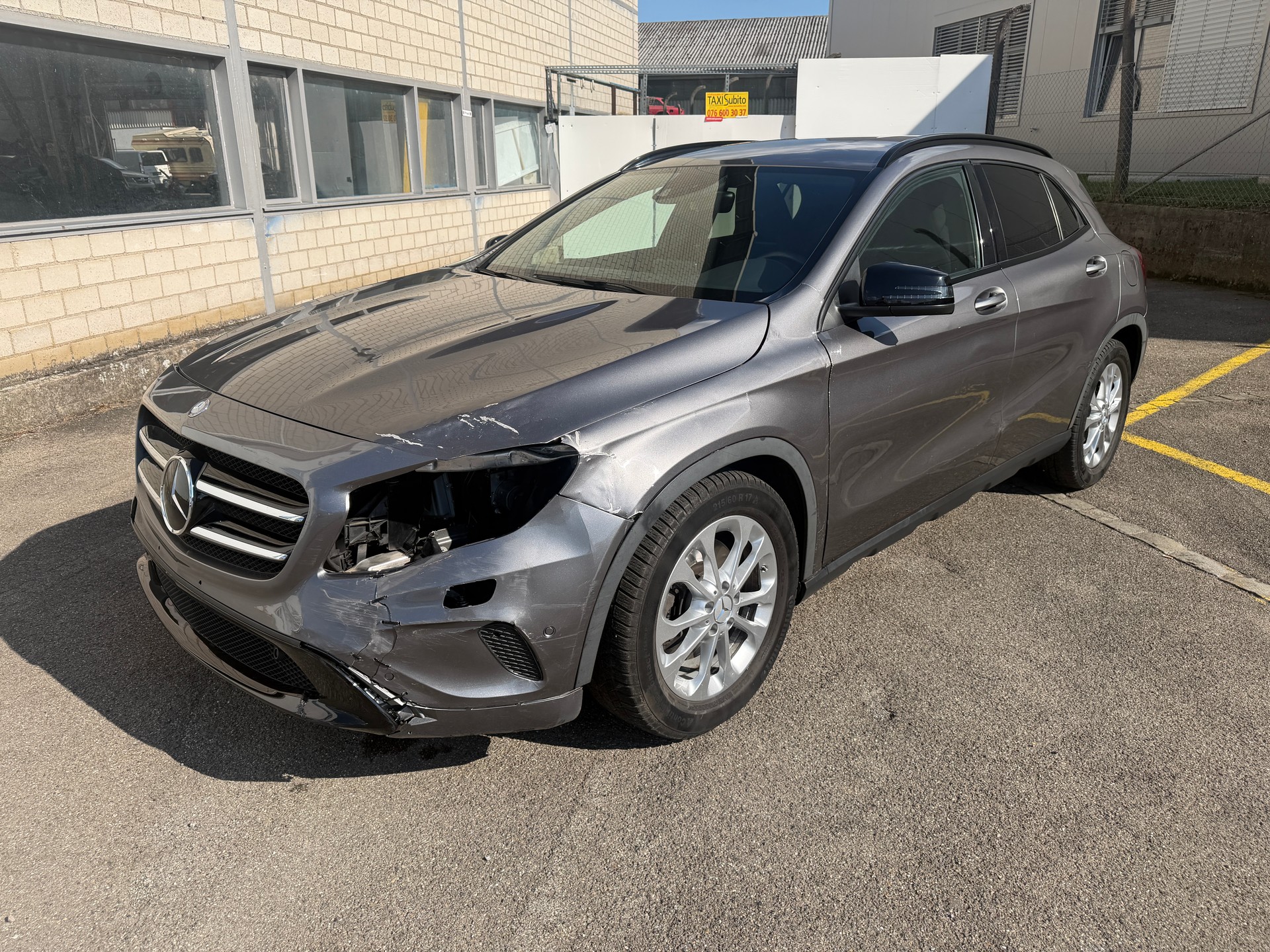 MERCEDES-BENZ GLA 250 4Matic 7G-DCT-image-2