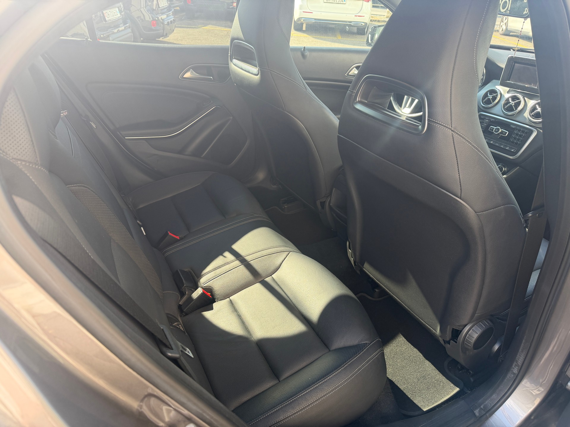 MERCEDES-BENZ GLA 250 4Matic 7G-DCT-image-6