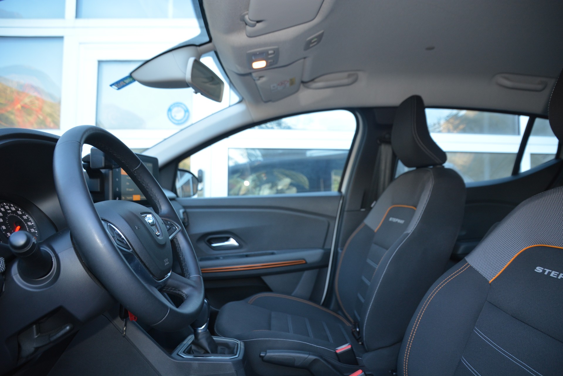DACIA Sandero Stepway TCe 90 Comfort CVT-image-14