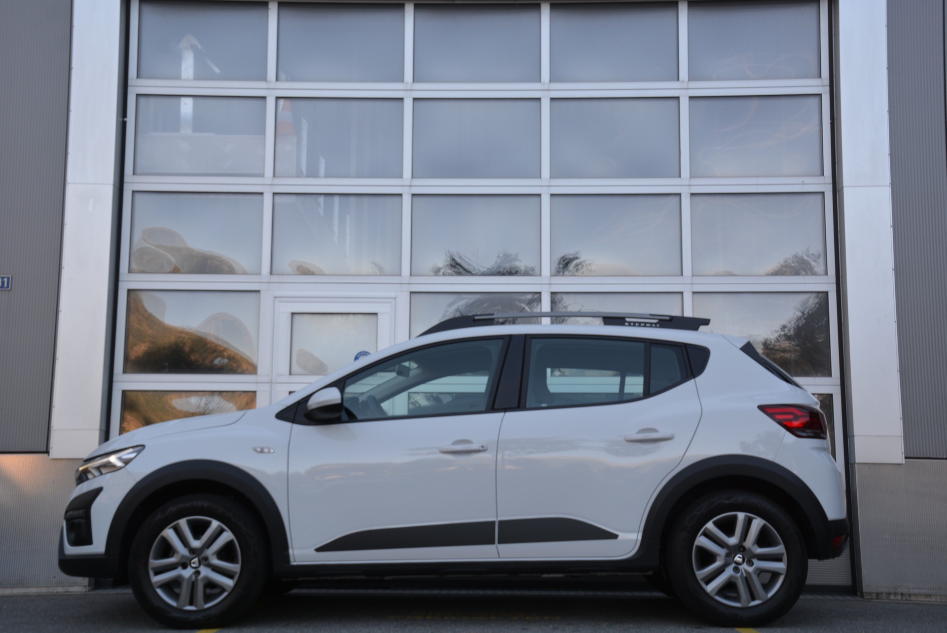 DACIA Sandero Stepway TCe 90 Comfort CVT-image-3