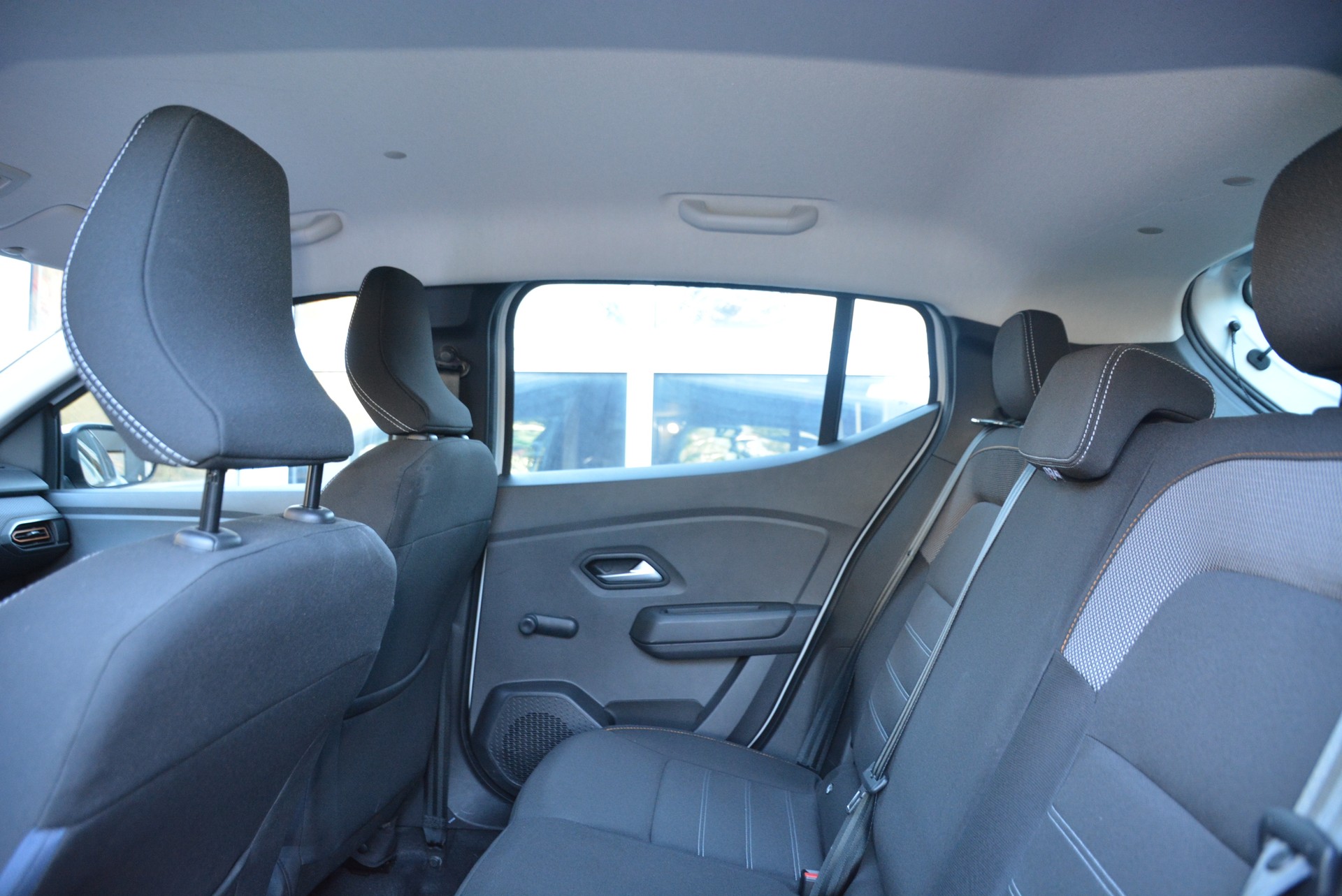 DACIA Sandero Stepway TCe 90 Comfort CVT-image-15