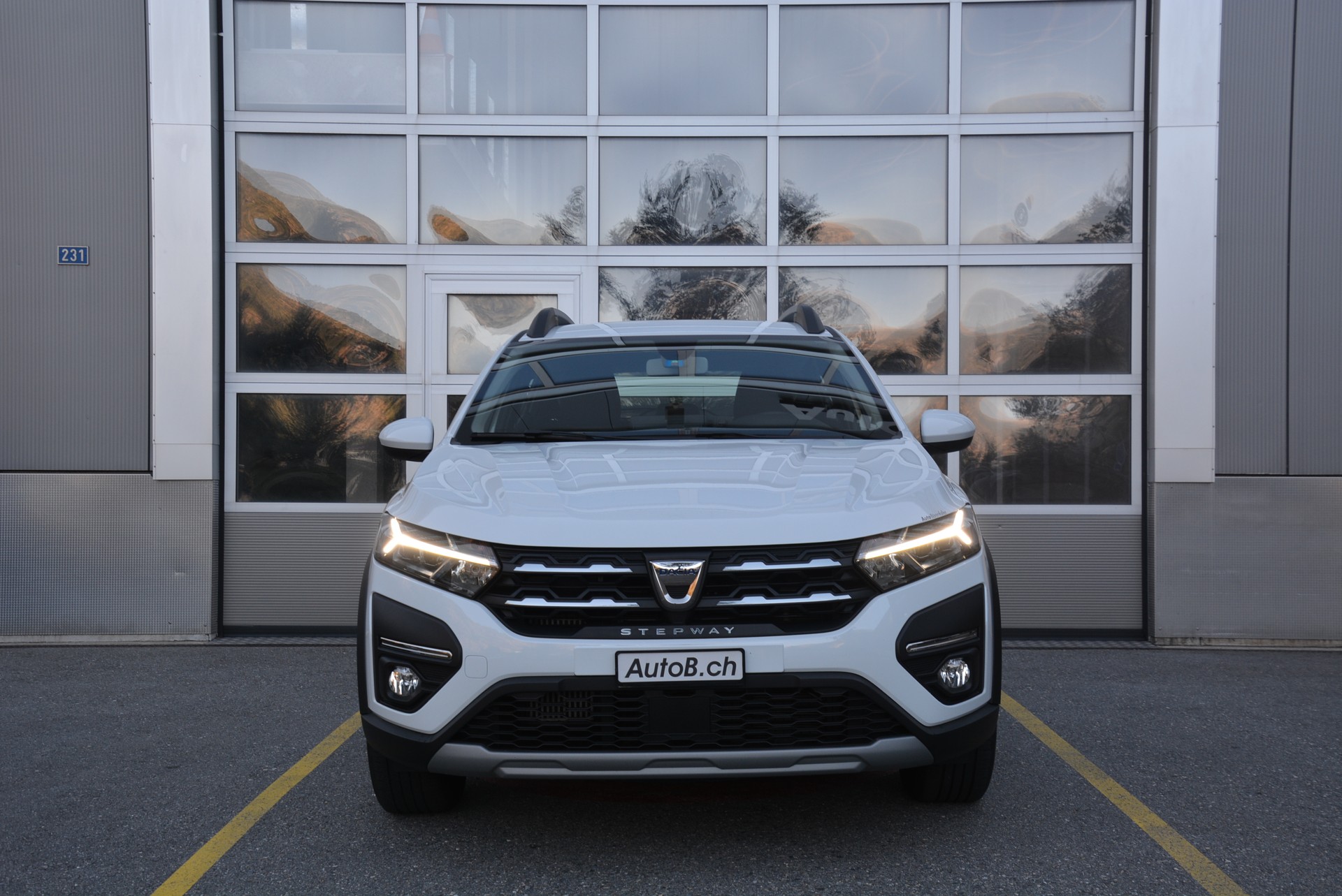 DACIA Sandero Stepway TCe 90 Comfort CVT-image-2