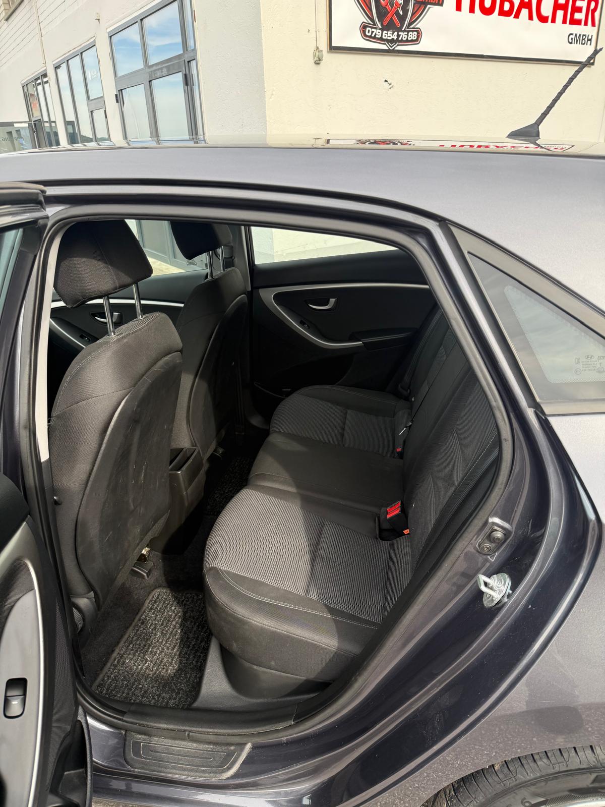 HYUNDAI i30 1.6 CRDi Vertex-image-5