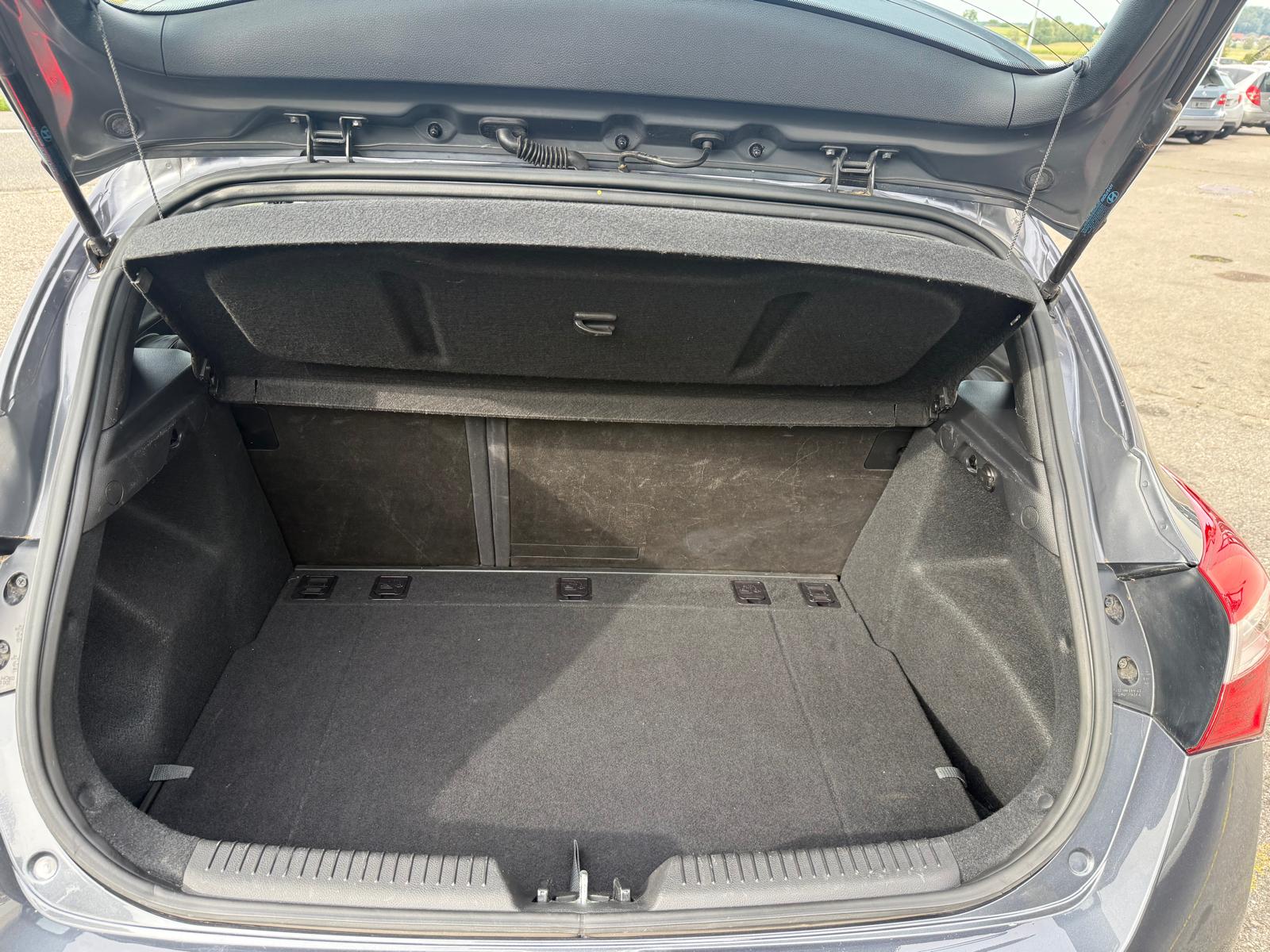 HYUNDAI i30 1.6 CRDi Vertex-image-11