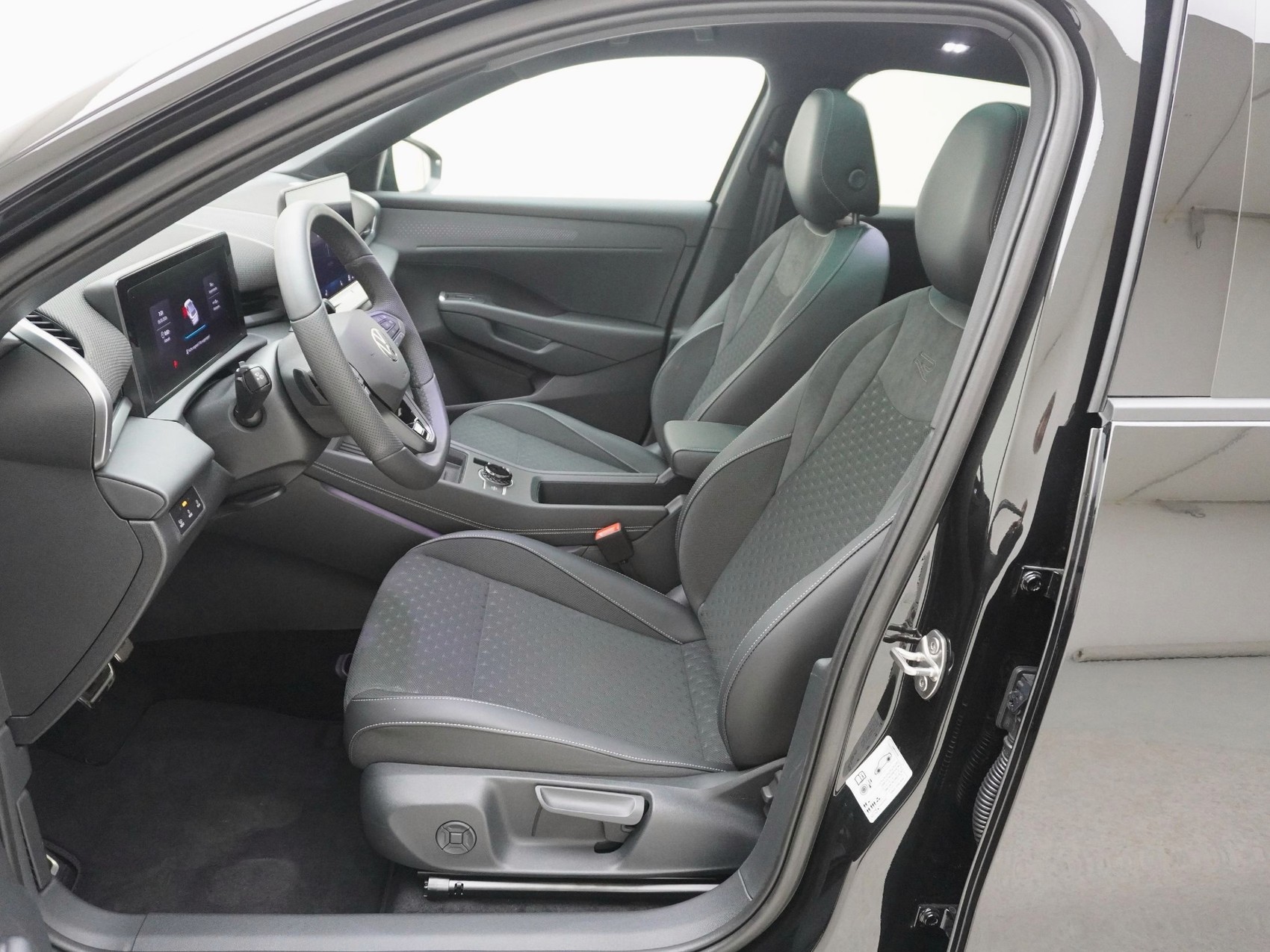 VW T-Roc 1.5 eTSI R-Line DSG-image-9