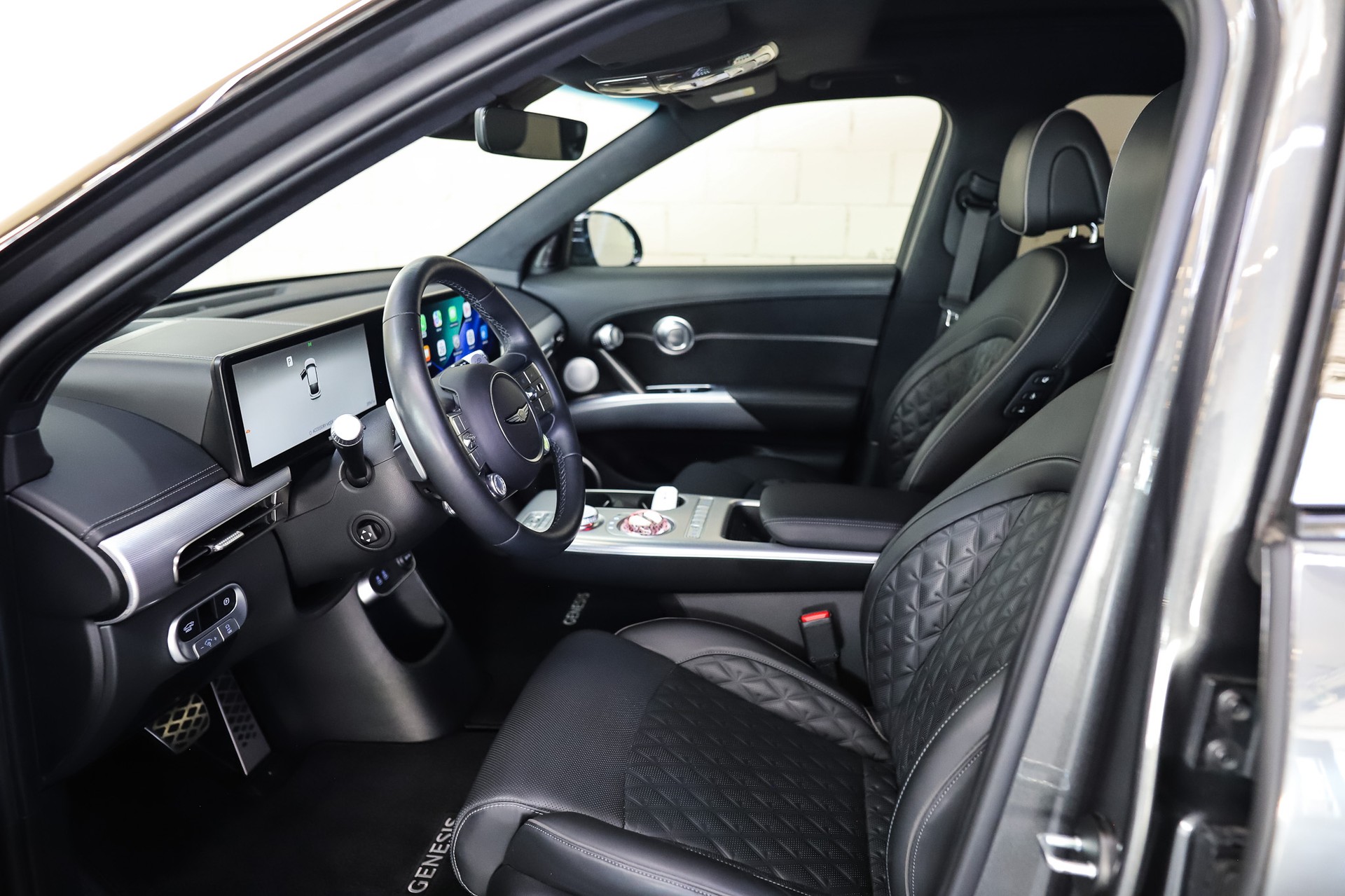 GENESIS GV60 77.4 kWh Sport Plus AWD *Himalayan Gray*-image-8