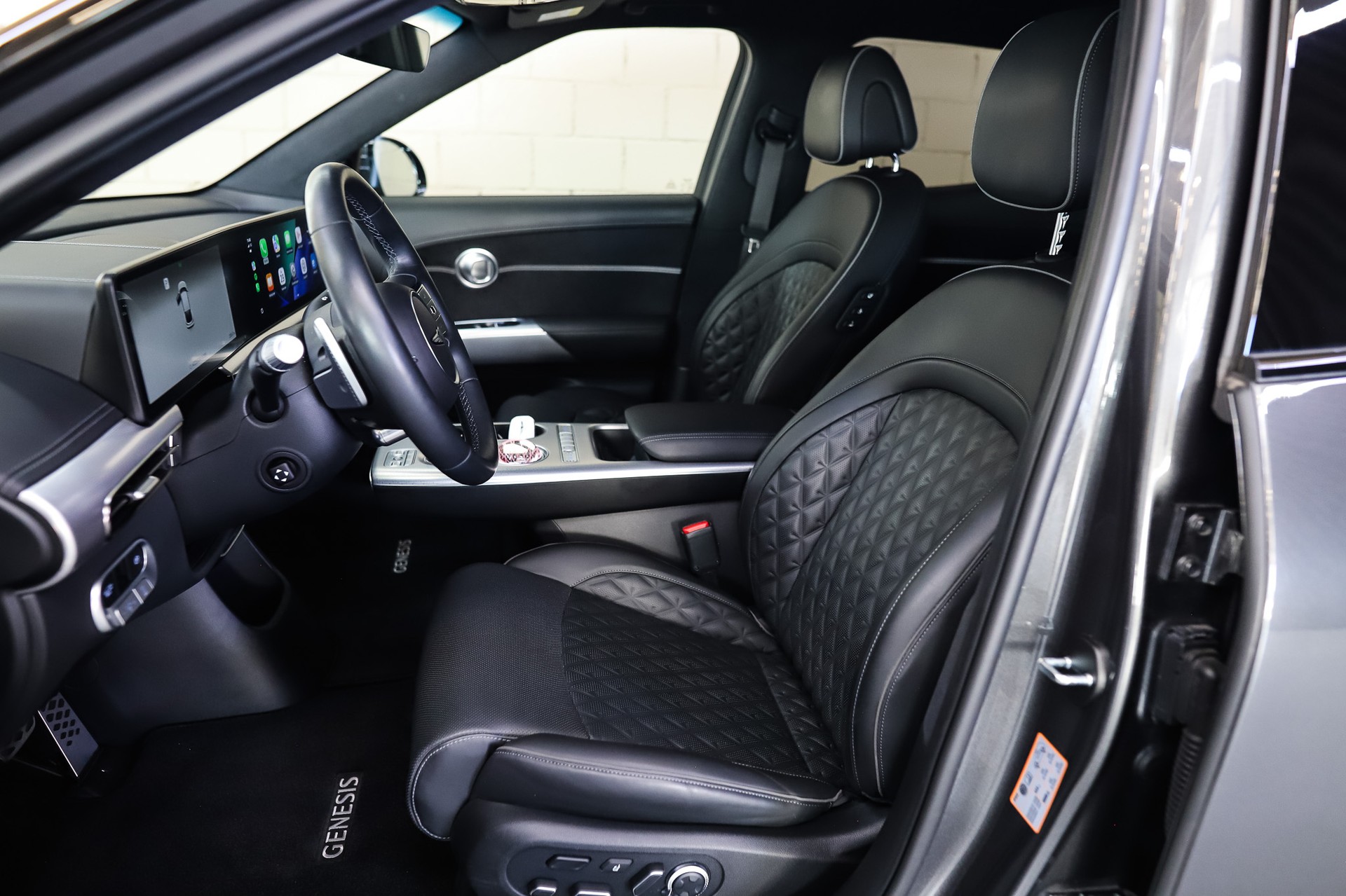 GENESIS GV60 77.4 kWh Sport Plus AWD *Himalayan Gray*-image-11