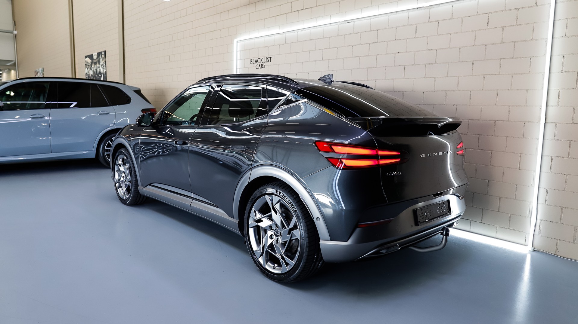GENESIS GV60 77.4 kWh Sport Plus AWD *Himalayan Gray*-image-4