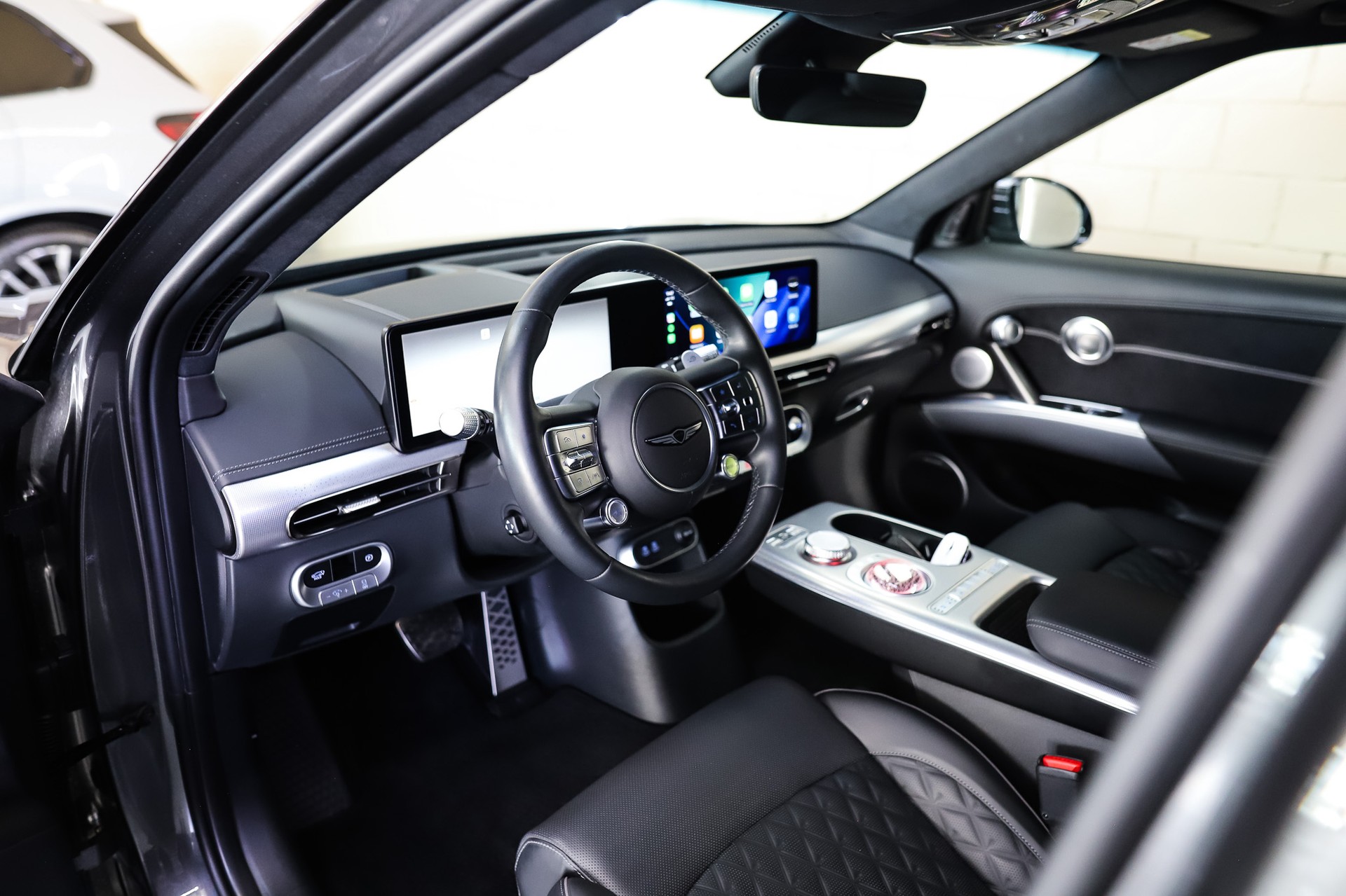 GENESIS GV60 77.4 kWh Sport Plus AWD *Himalayan Gray*-image-7