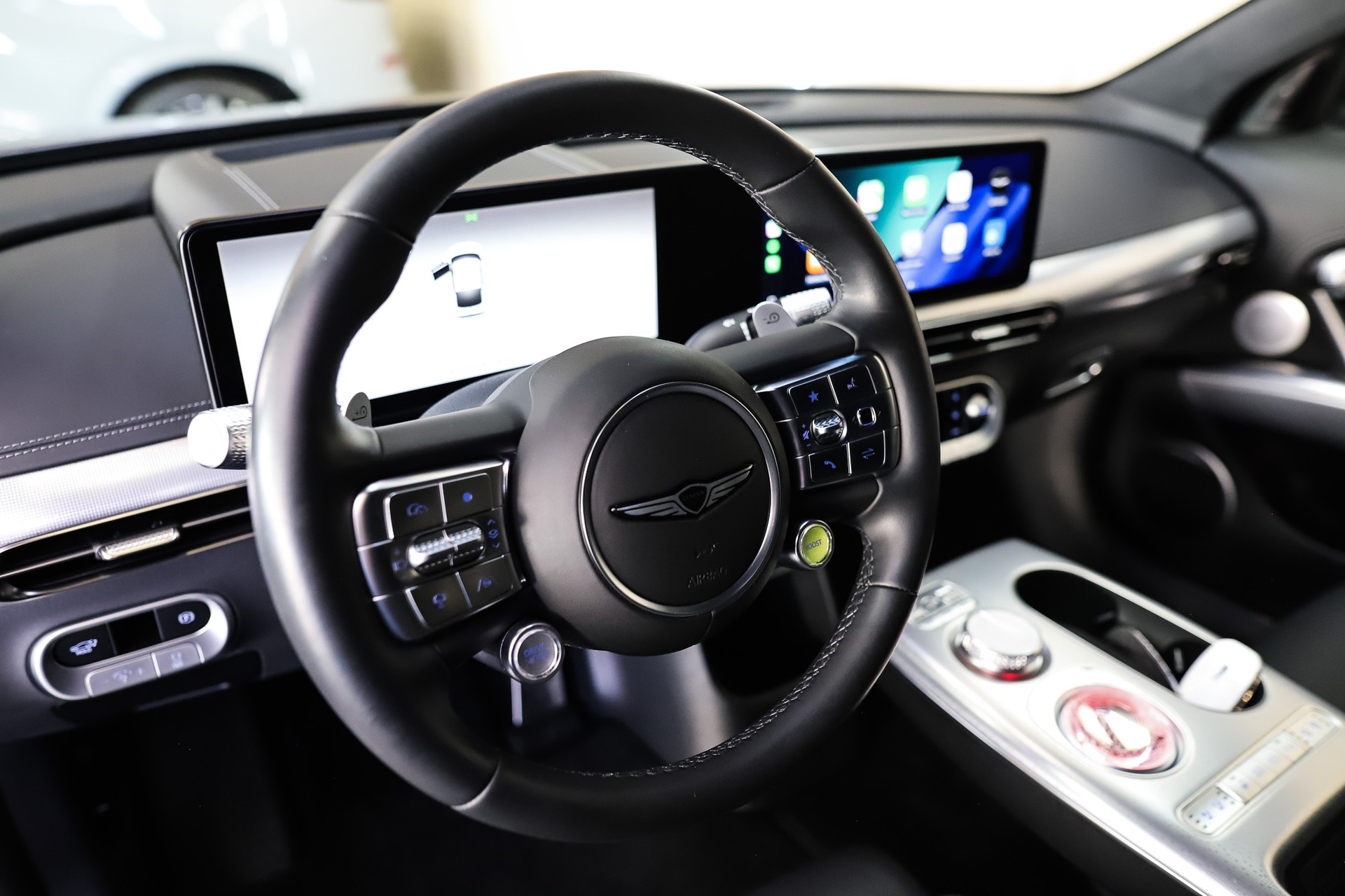 GENESIS GV60 77.4 kWh Sport Plus AWD *Himalayan Gray*-image-12