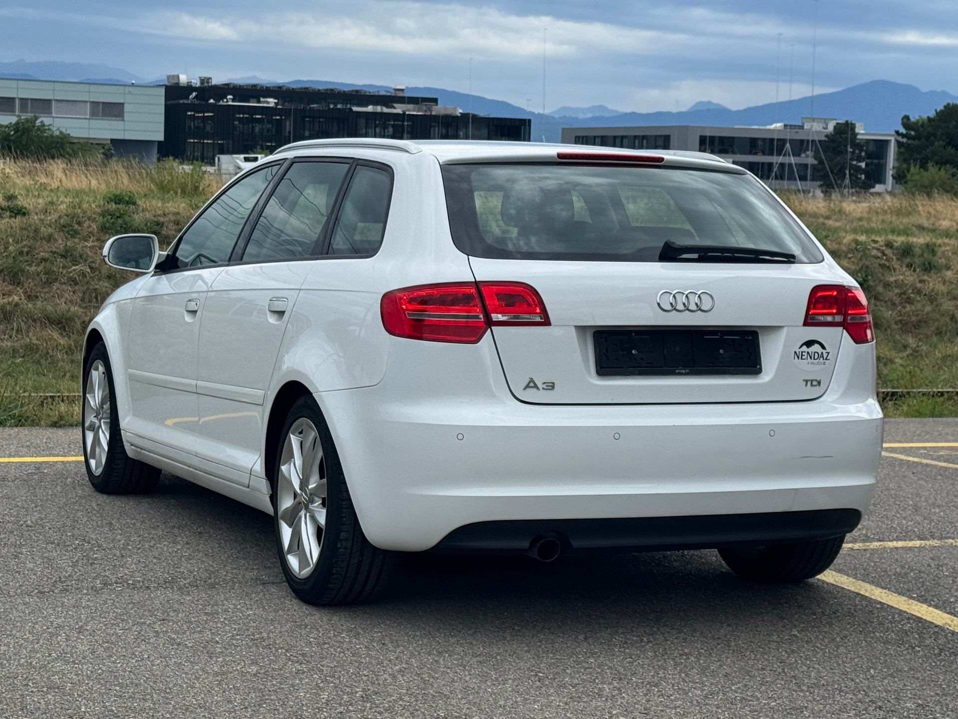 AUDI A3 Sportback 1.6 TDI Attraction-image-5
