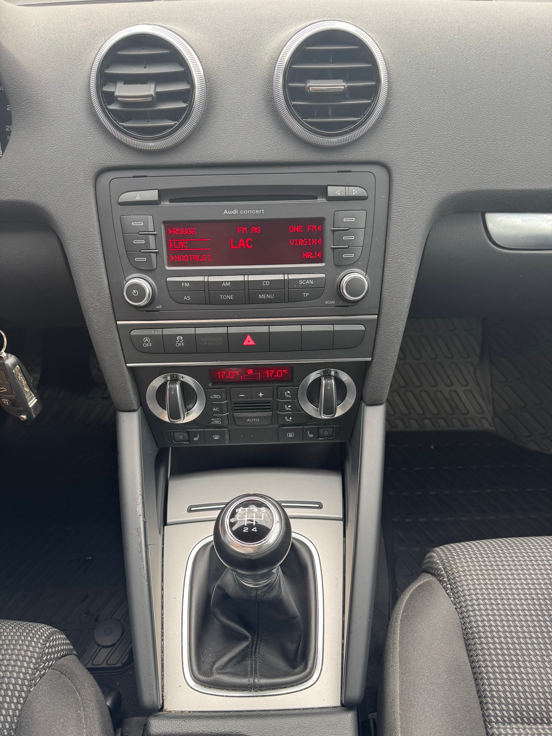 AUDI A3 Sportback 1.6 TDI Attraction-image-10