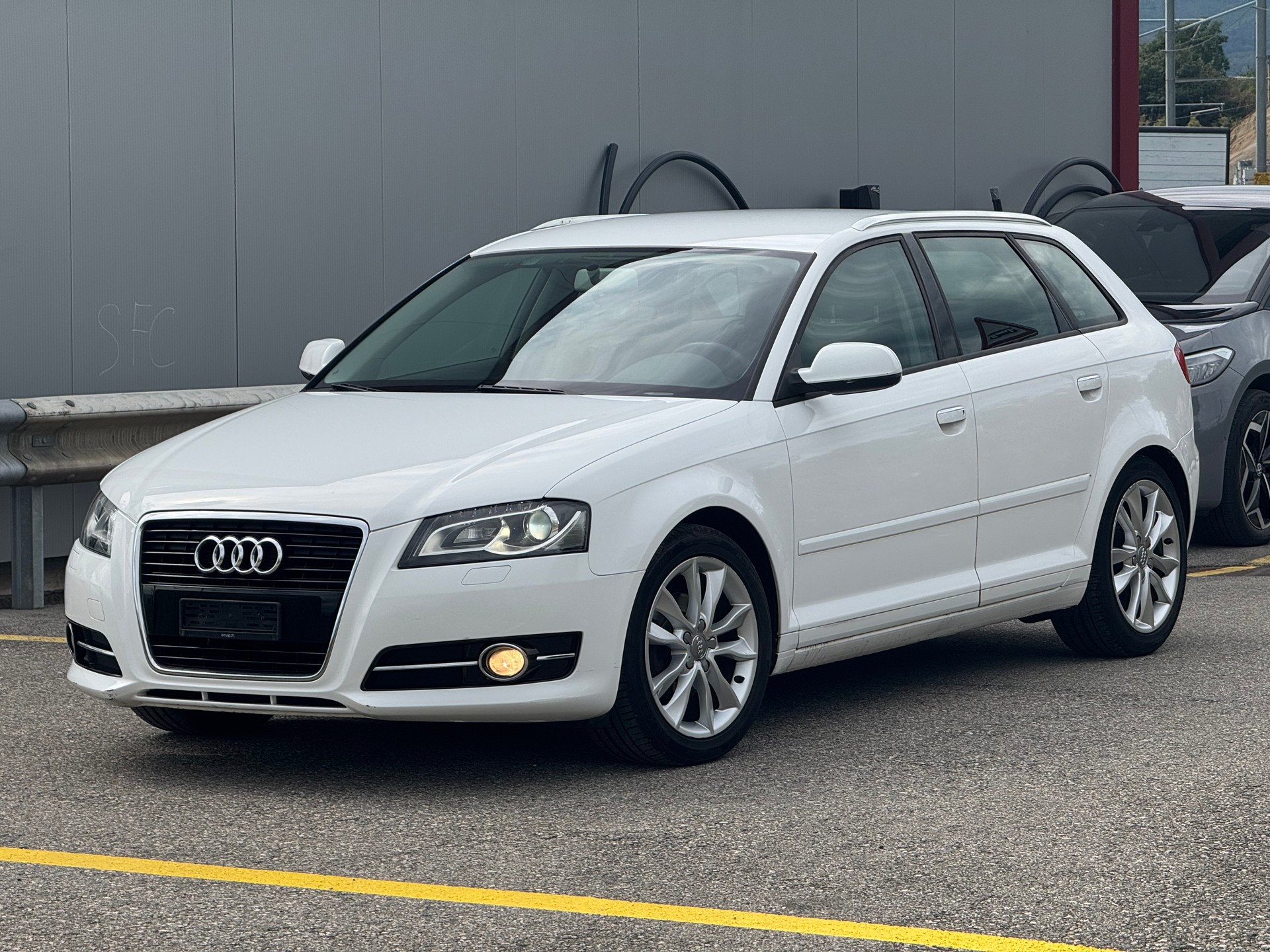 AUDI A3 Sportback 1.6 TDI Attraction-image-0