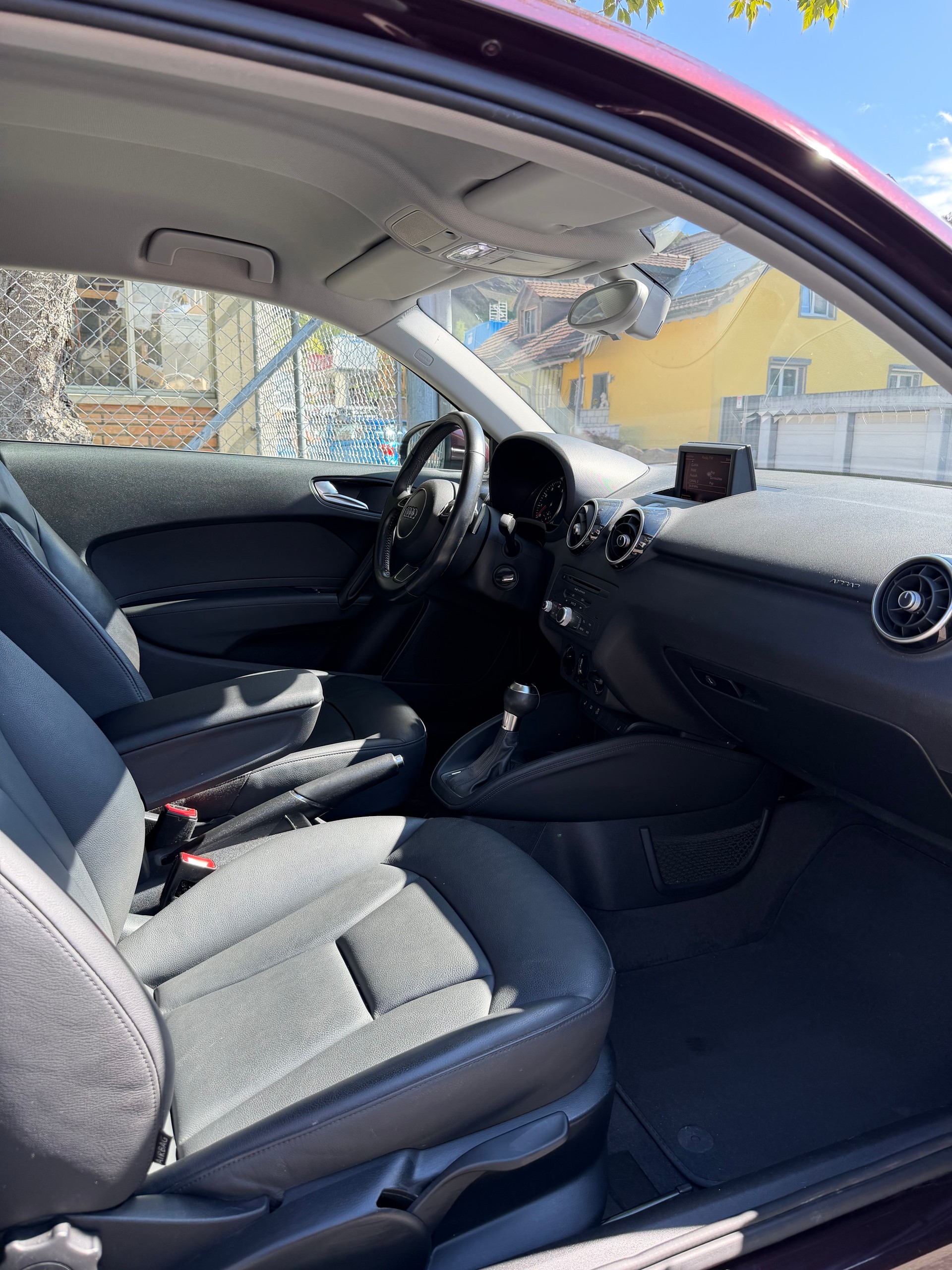 AUDI A1 1.4 TFSI Attraction S-tronic-image-12