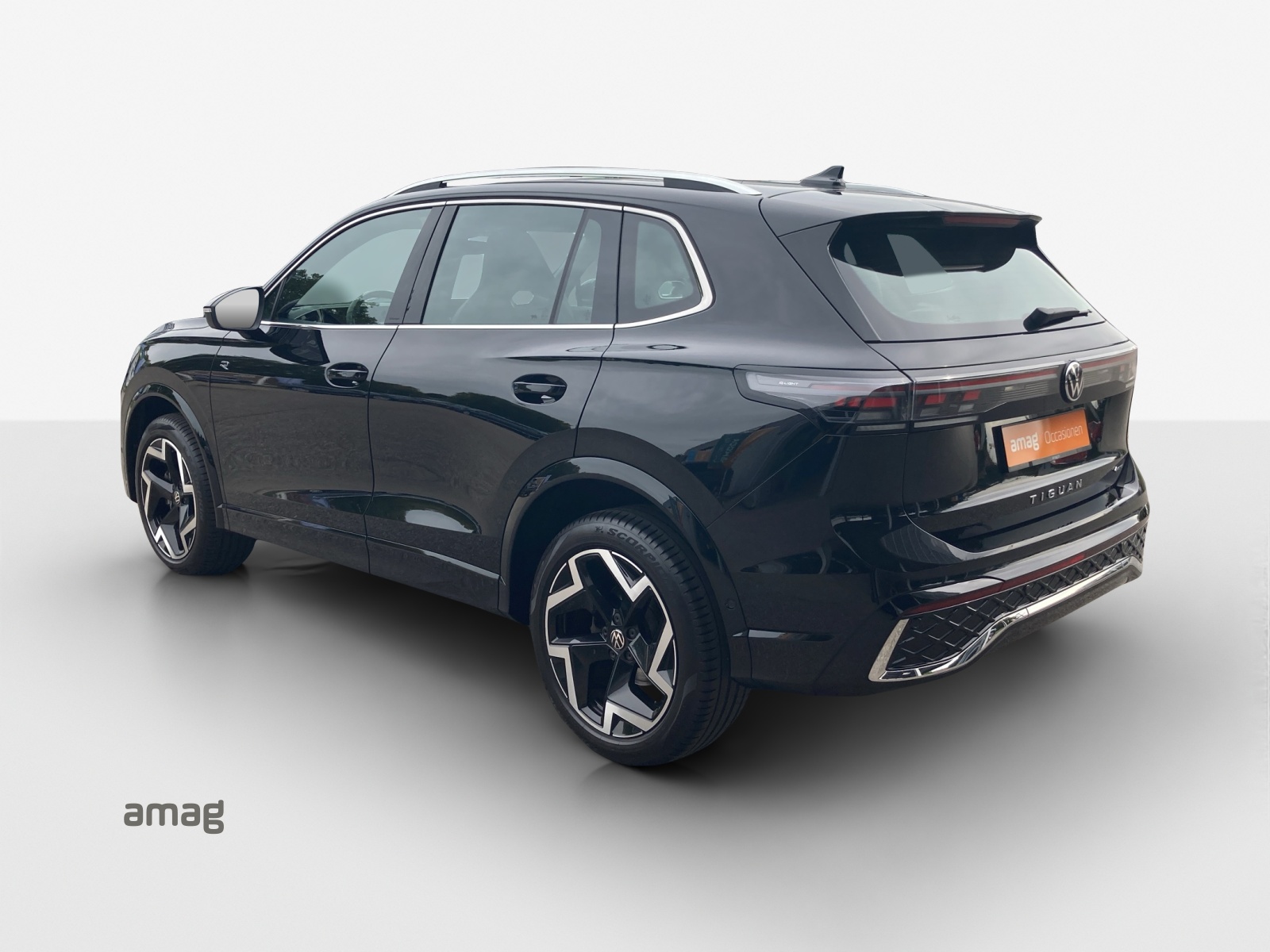 VW Tiguan 2.0 TSI DSG R-Line 4Motion-image-2