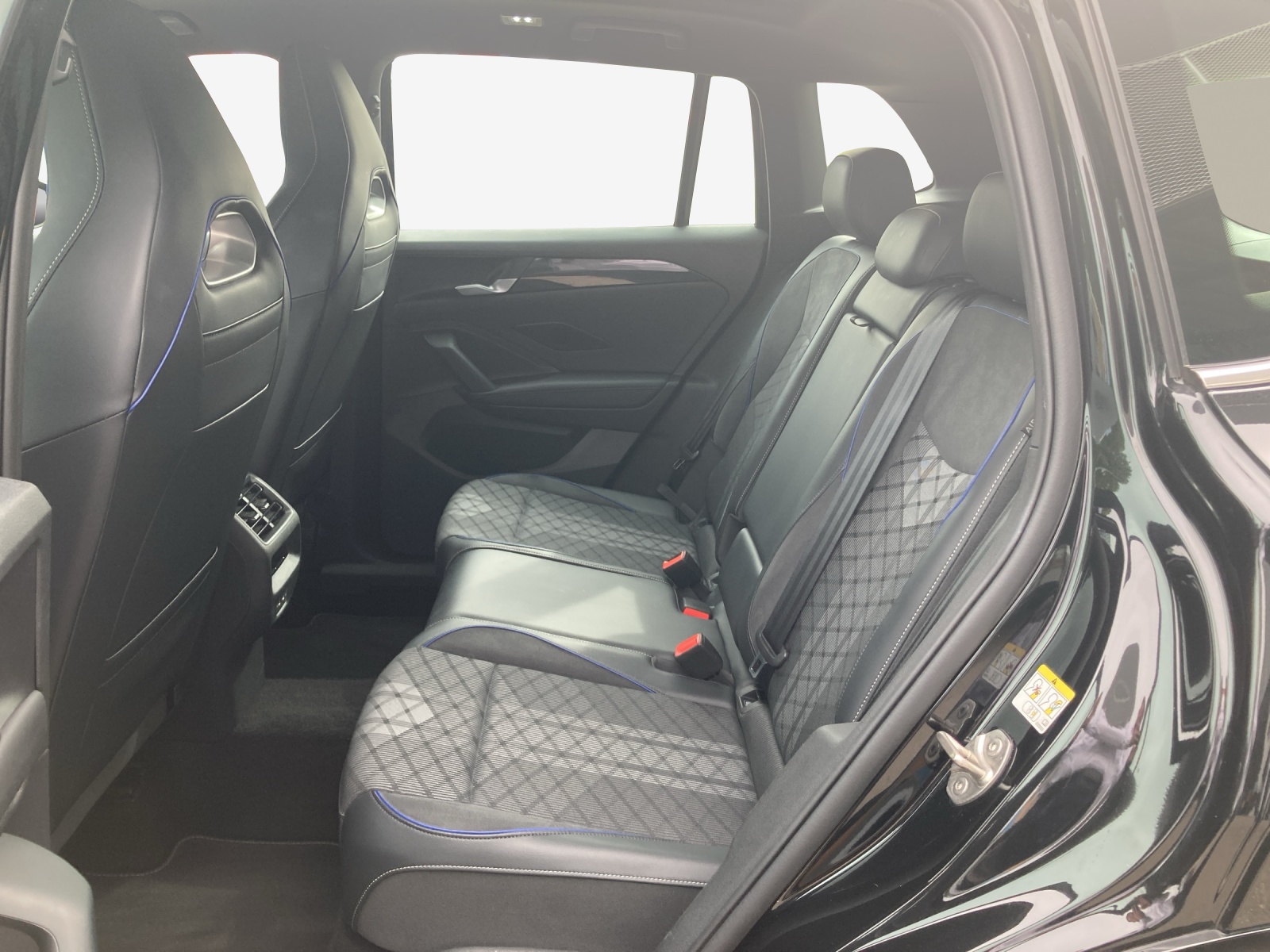 VW Tiguan 2.0 TSI DSG R-Line 4Motion-image-11